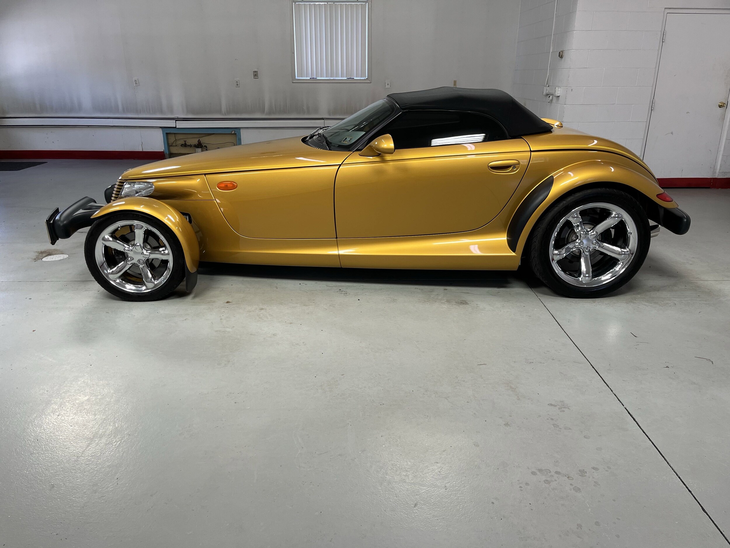 2002 Chrysler Prowler Base photo 2
