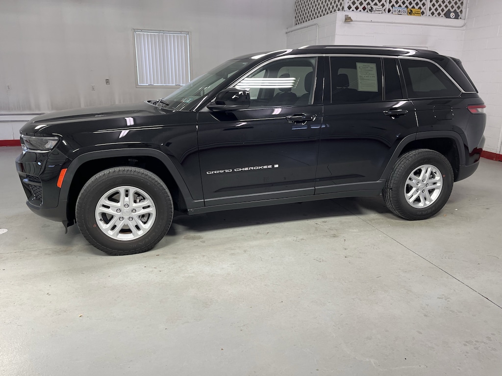 Used 2023 Jeep Grand Cherokee Laredo SUV