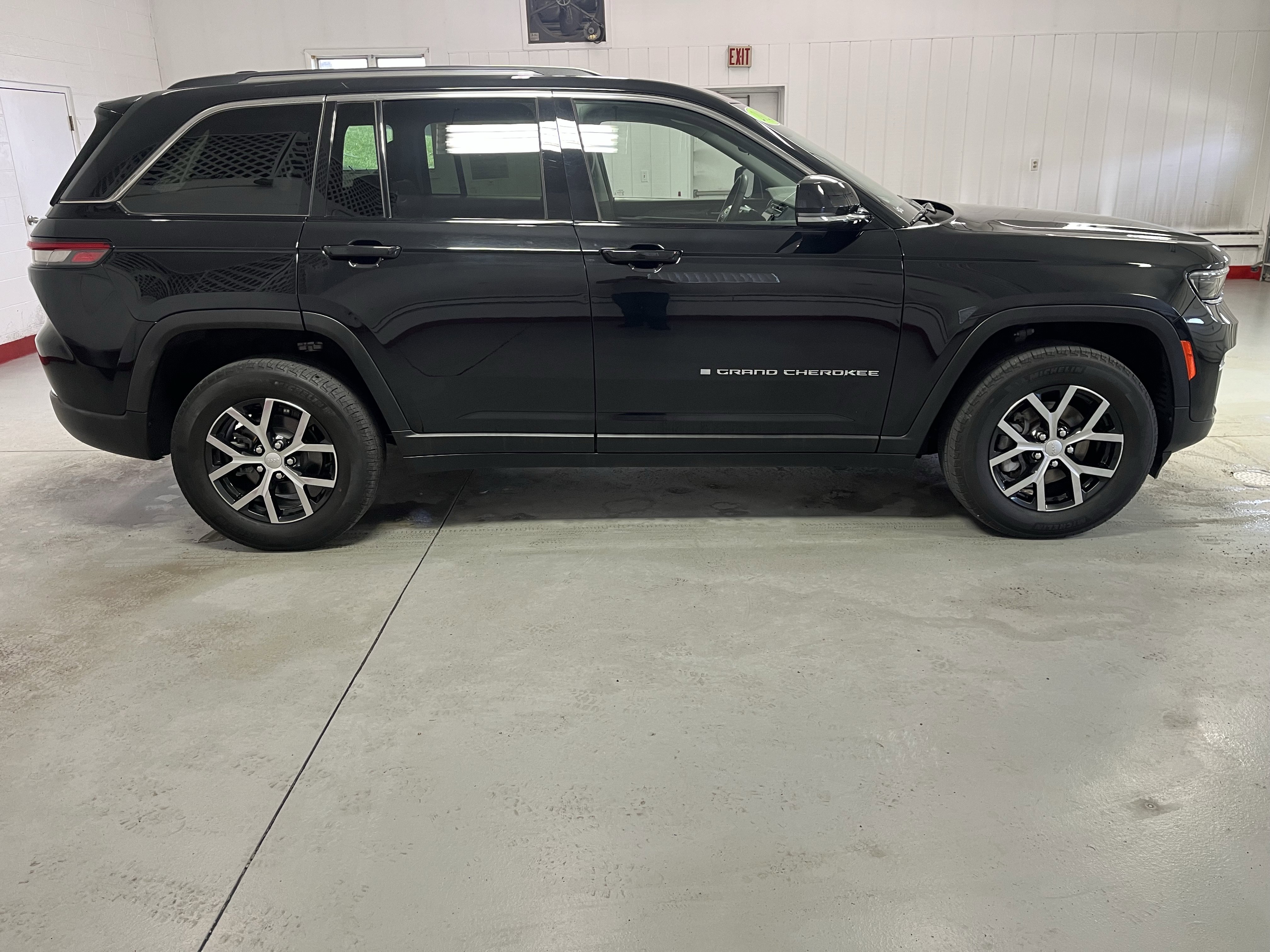 2023 Jeep Grand Cherokee Limited - Photo 8
