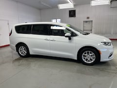 2023 Chrysler Pacifica Touring Van Passenger Van