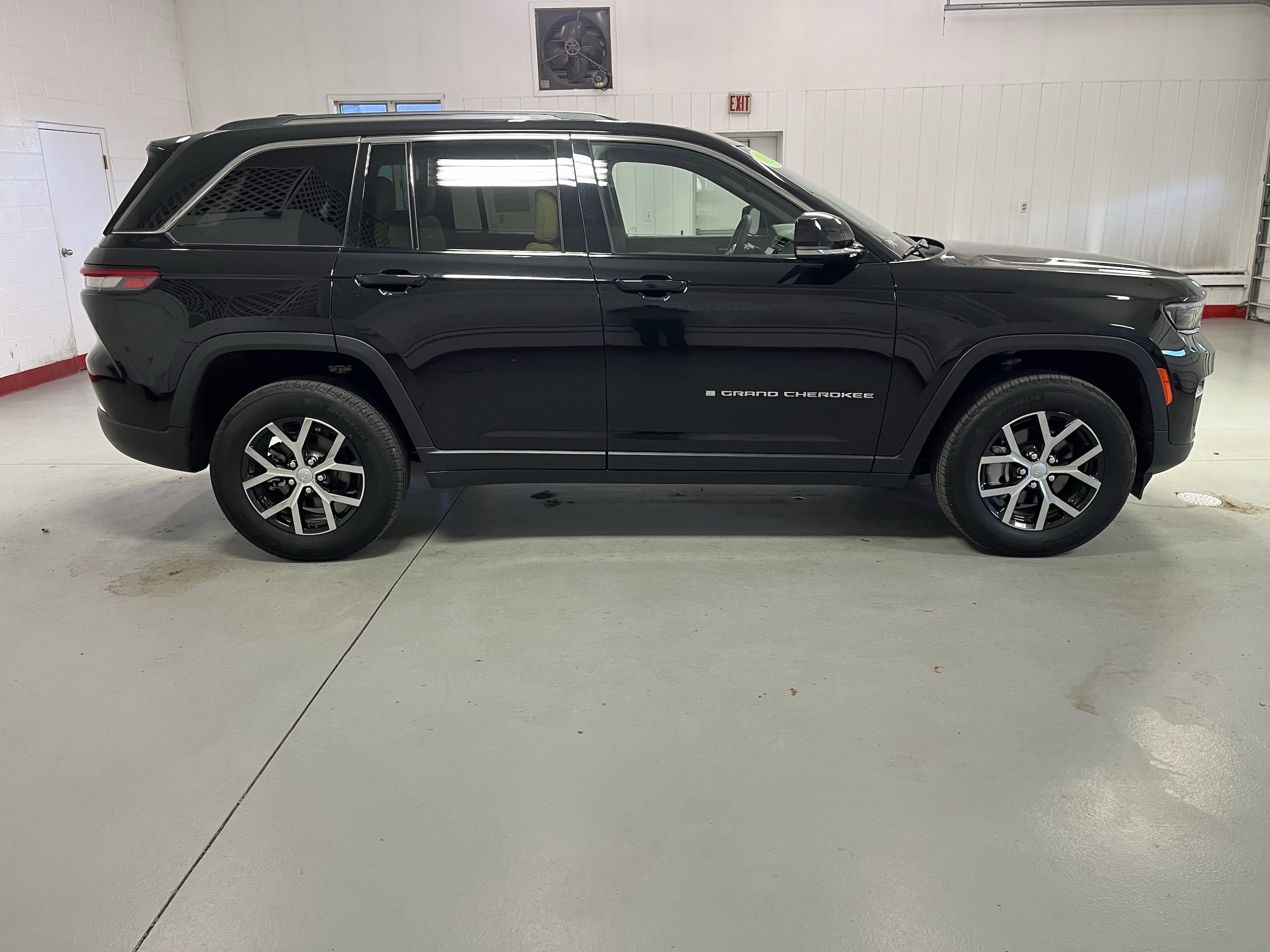 2023 Jeep Grand Cherokee Limited - Photo 8