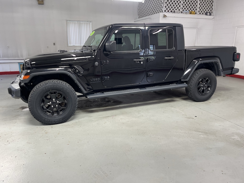 Used 2023 Jeep Gladiator Willys Truck Crew Cab