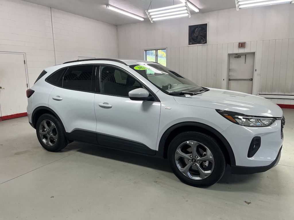 Used 2025 Ford Escape ST-Line Select SUV