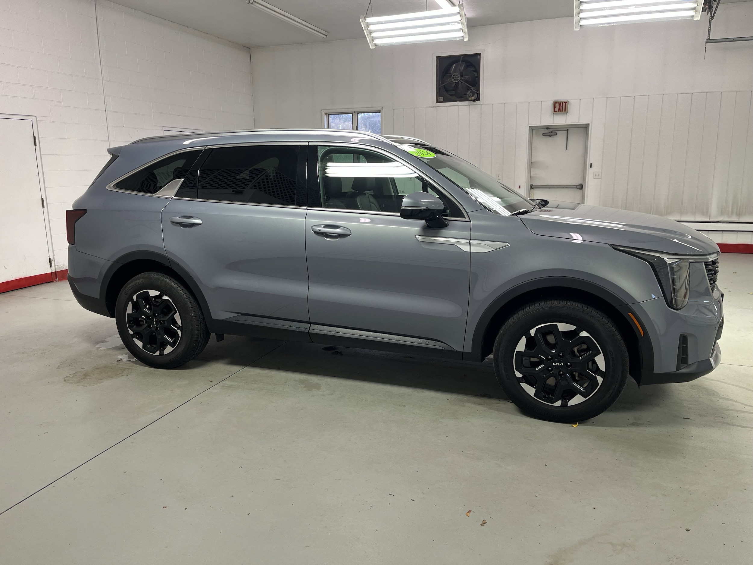 2024 Kia Sorento S's photo