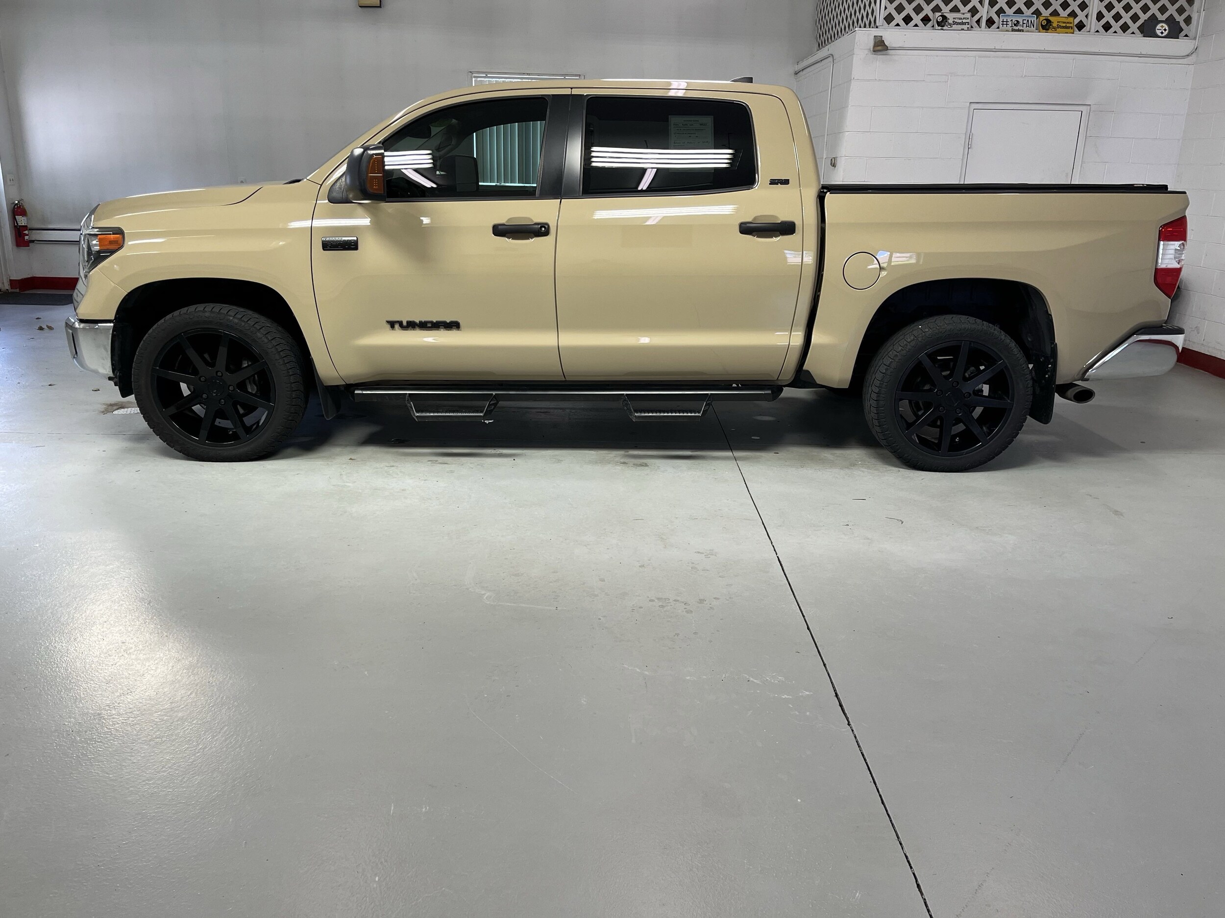 2020 Toyota Tundra SR5 CrewMax photo 4