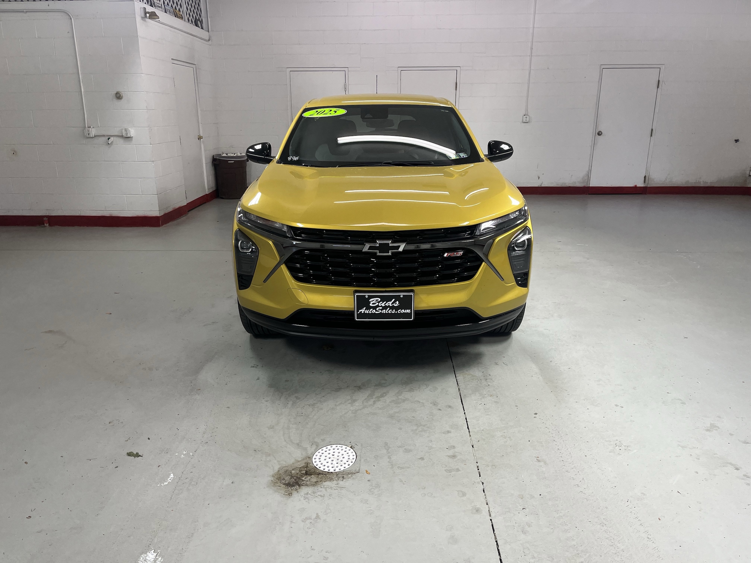 2025 Chevrolet Trax photo 2