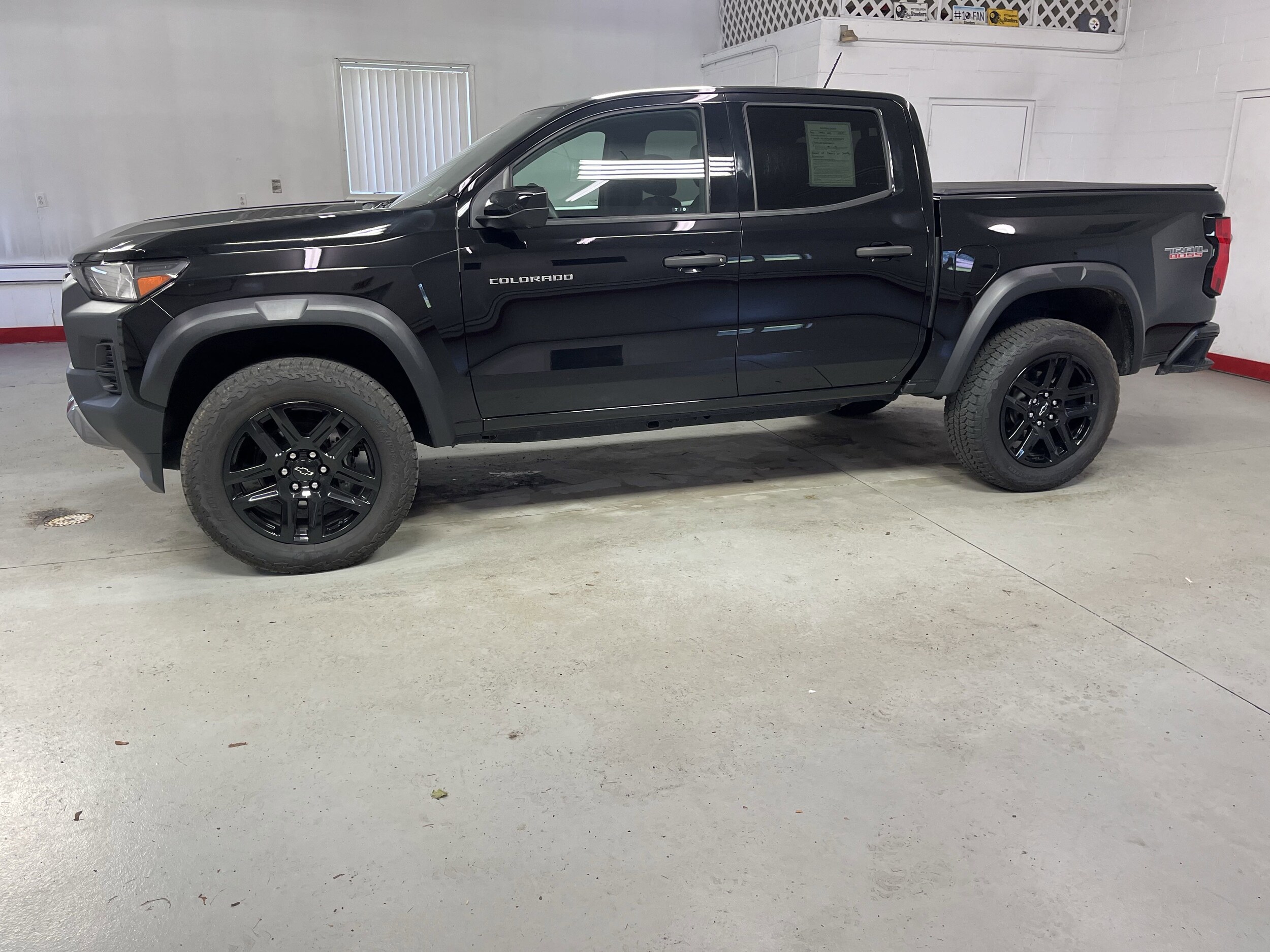 2024 Chevrolet Colorado Trail Boss photo 2