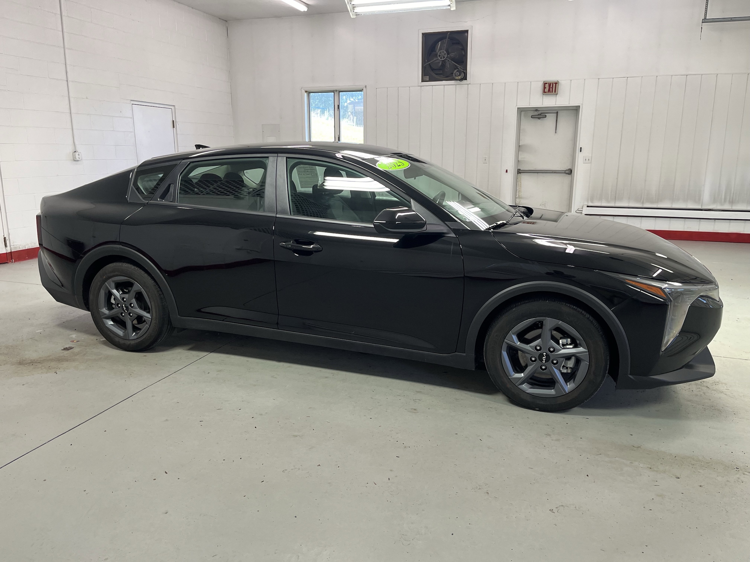 2025 Kia K4 LXS AT's photo
