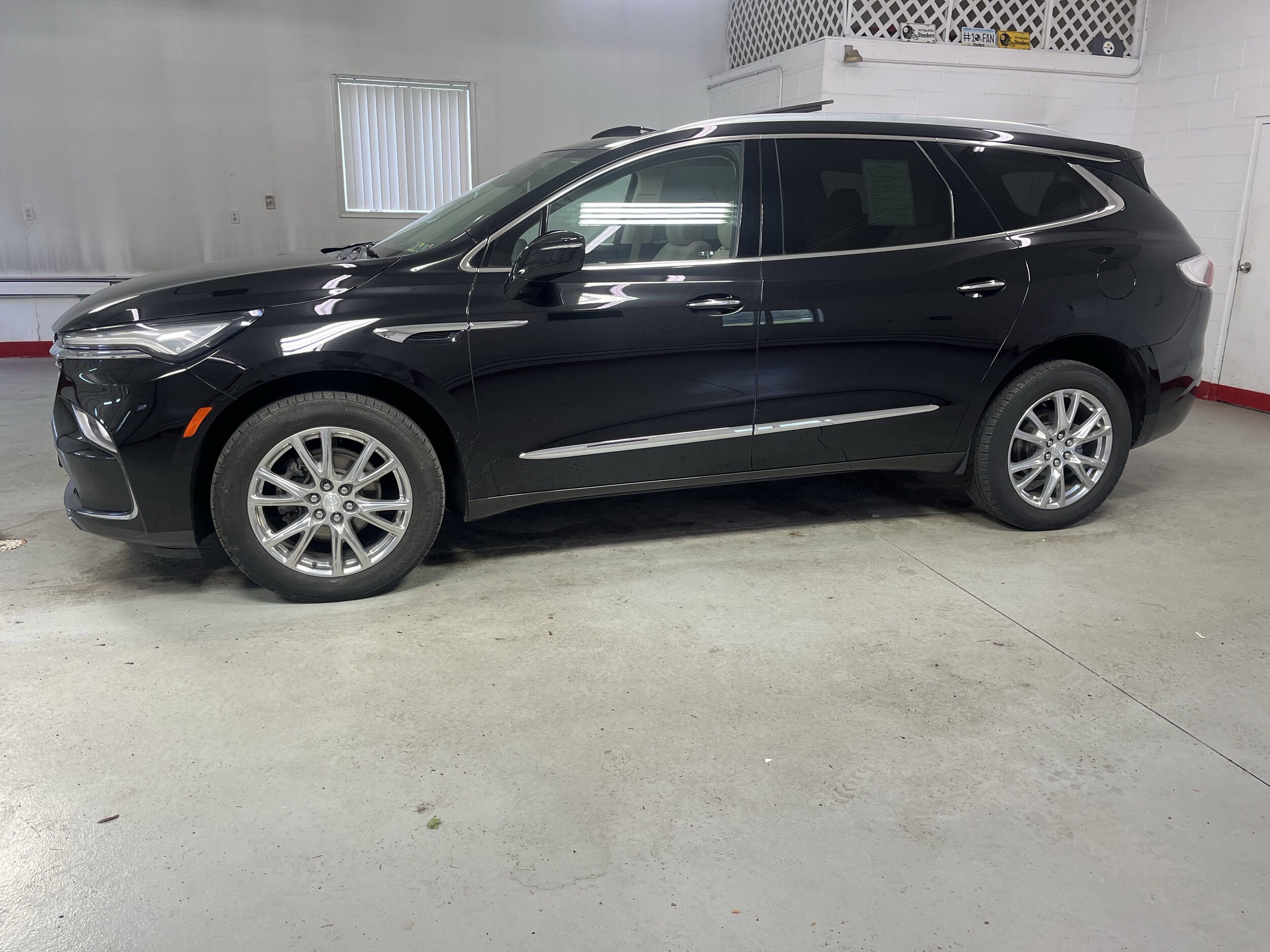 2022 Buick Enclave Essence photo 3