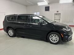 2025 Chrysler Pacifica Van Passenger Van