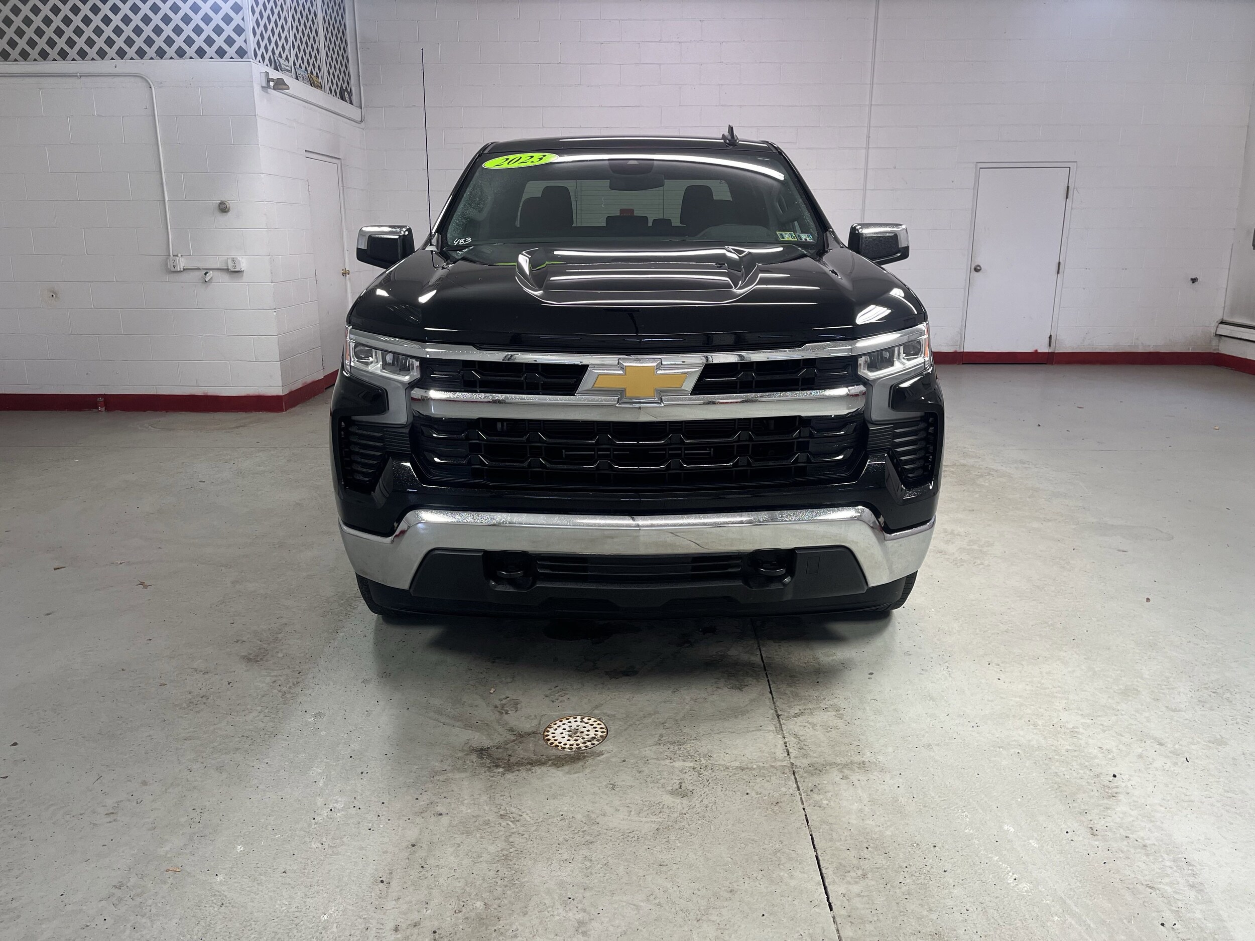 2023 Chevrolet Silverado 1500 LT photo 2