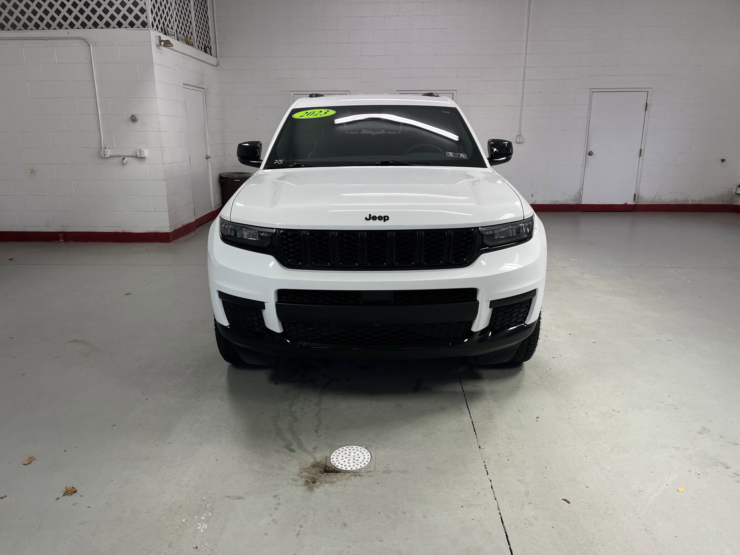 2023 Jeep Grand Cherokee Laredo Altitude photo 2