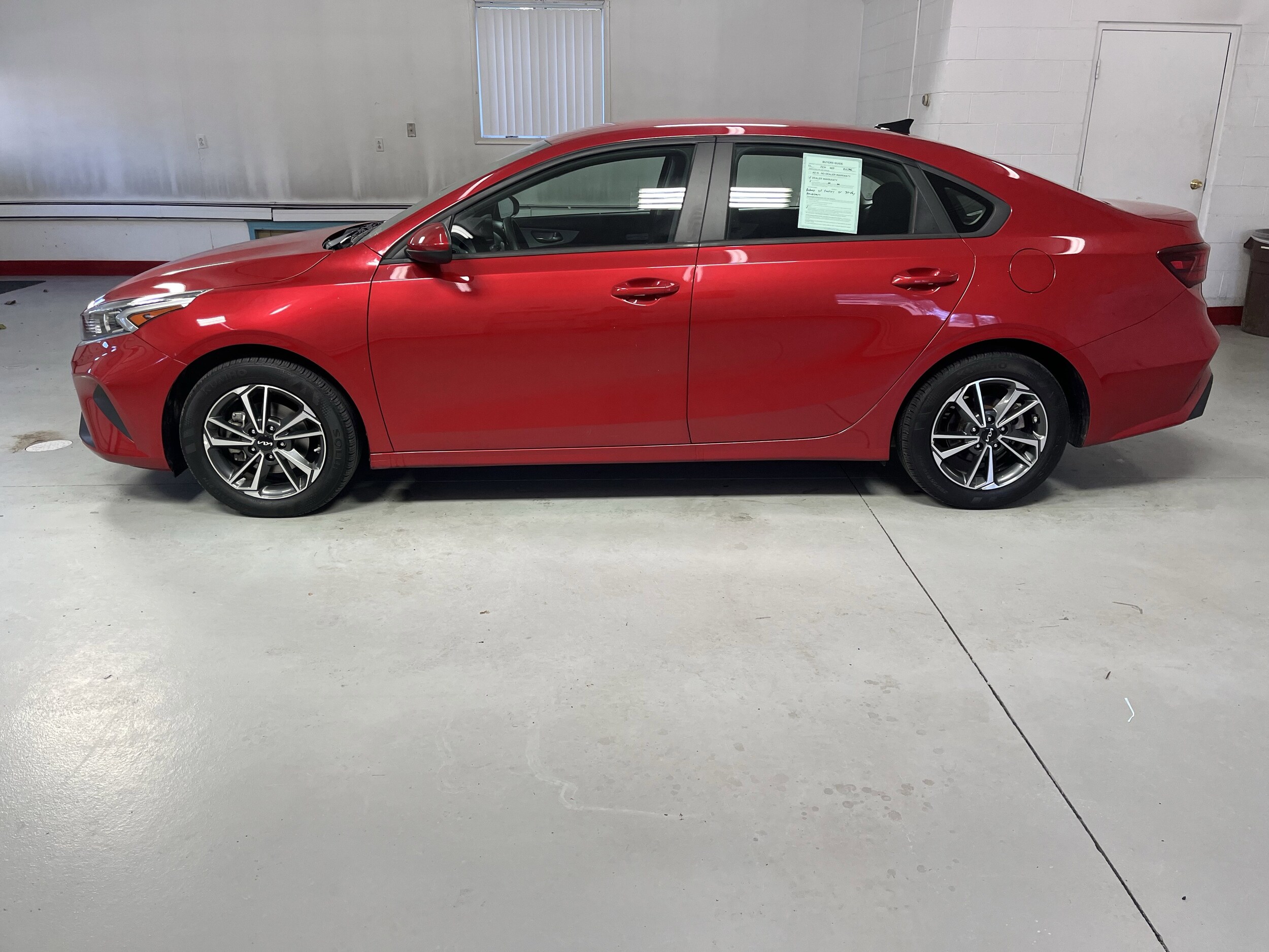 2023 Kia Forte LXS photo 4