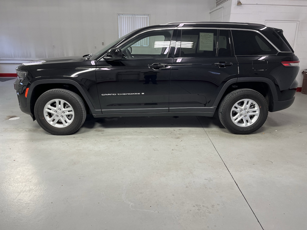 Used 2023 Jeep Grand Cherokee Laredo SUV