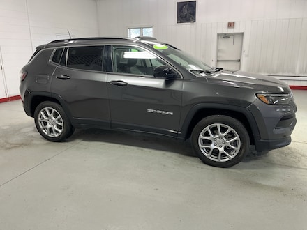 2022 Jeep Compass Latitude Lux SUV