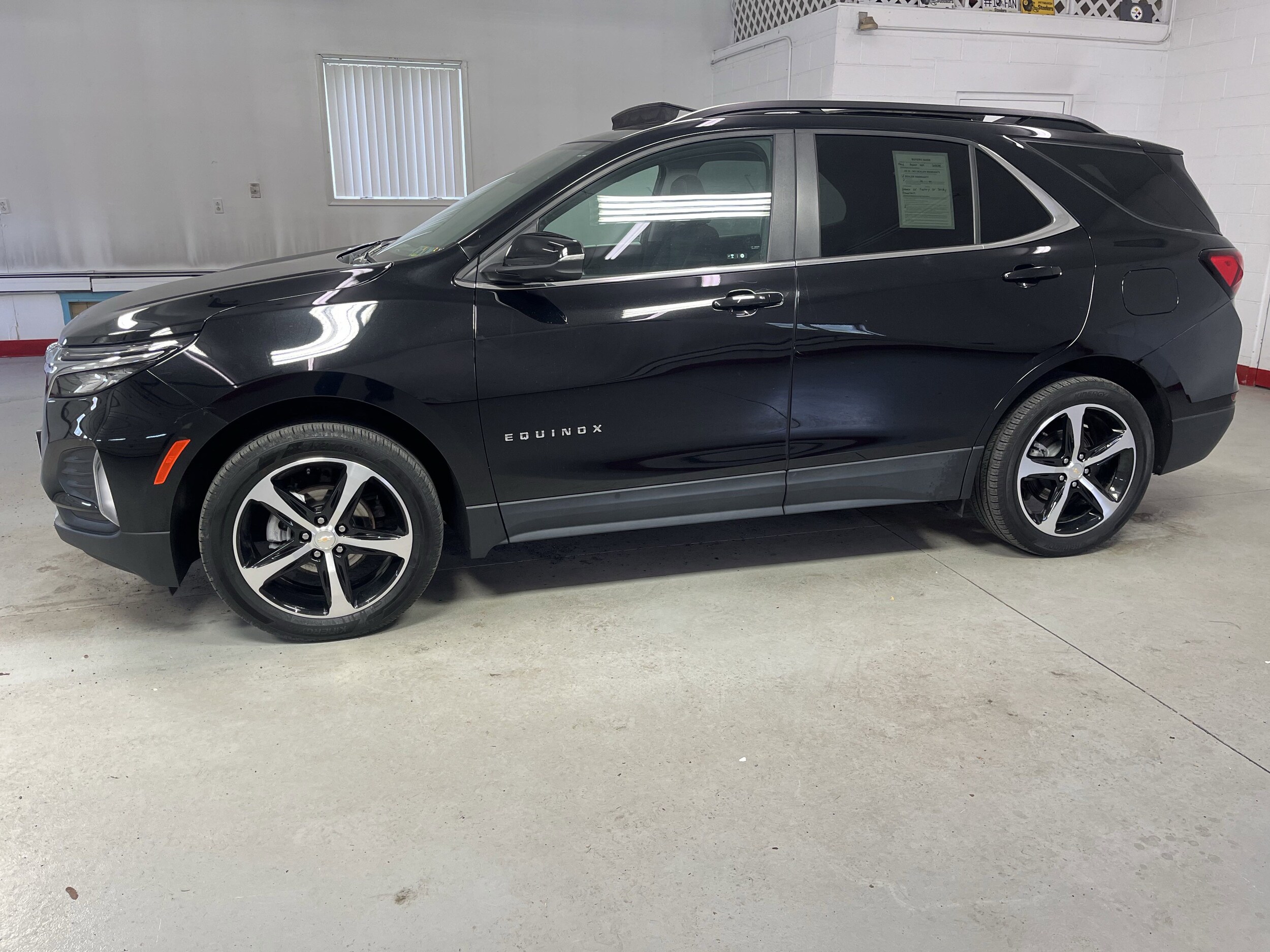 2022 Chevrolet Equinox LT photo 3