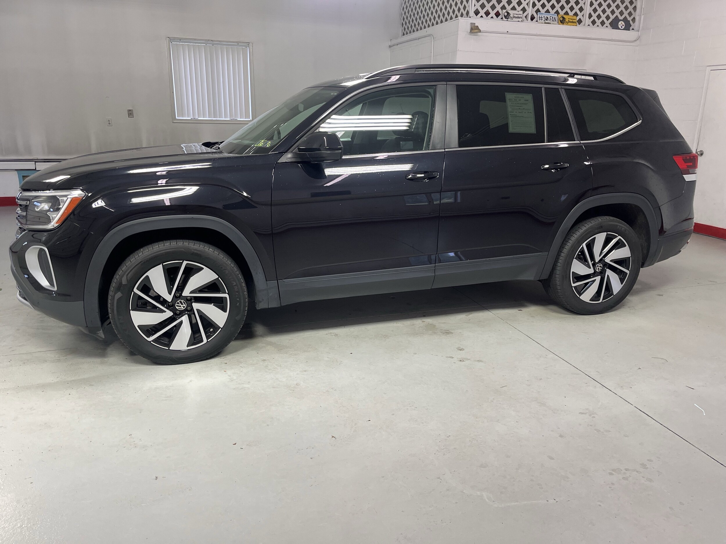 2024 Volkswagen Atlas SE Technology photo 3