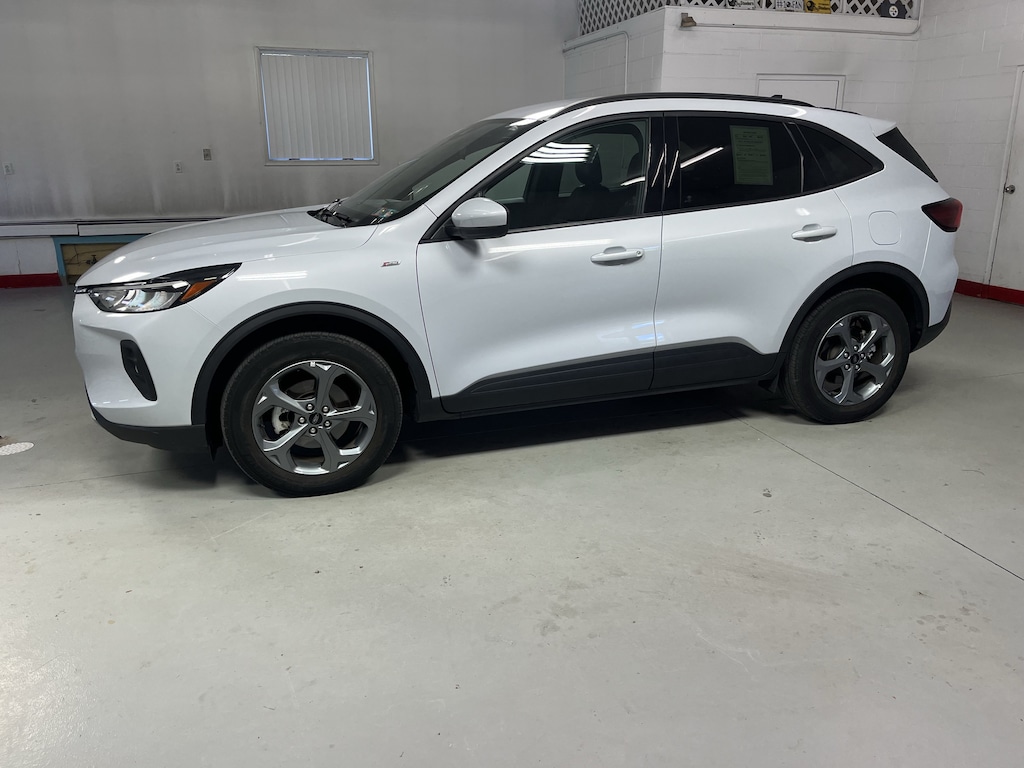 Used 2025 Ford Escape ST-Line Select SUV