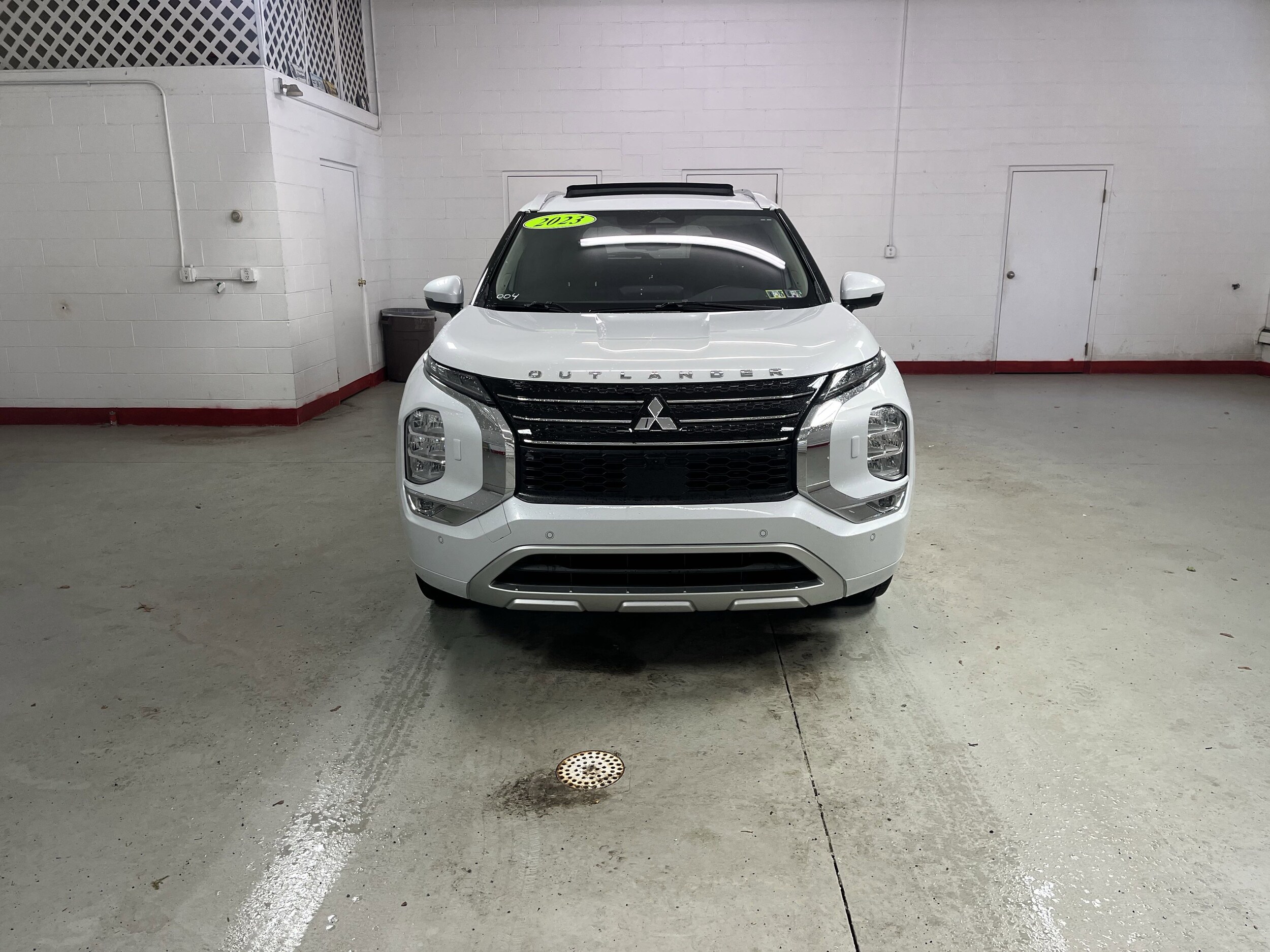 2023 Mitsubishi Outlander SEL photo 2