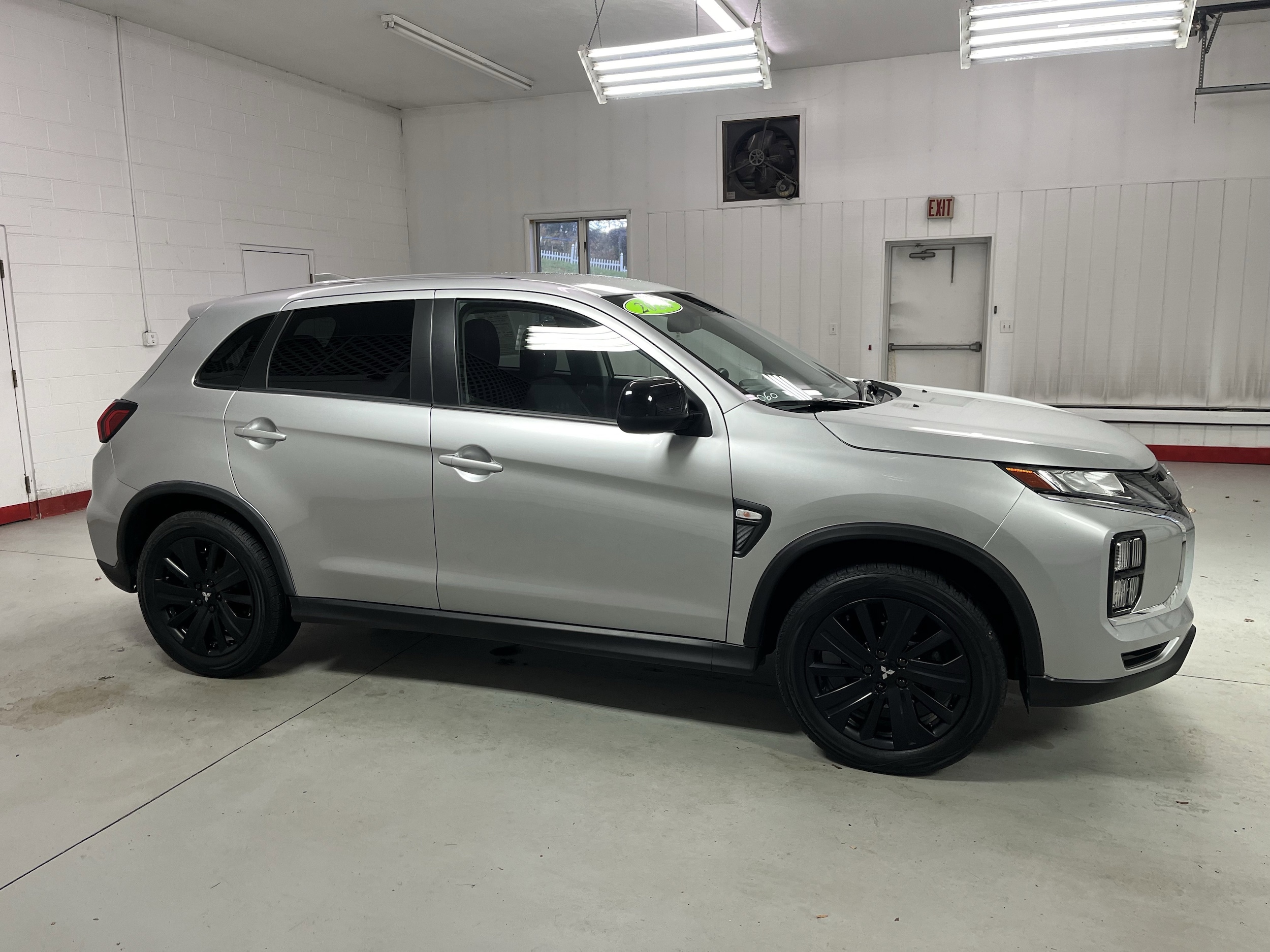 2024 Mitsubishi Outlander Sport LE's photo