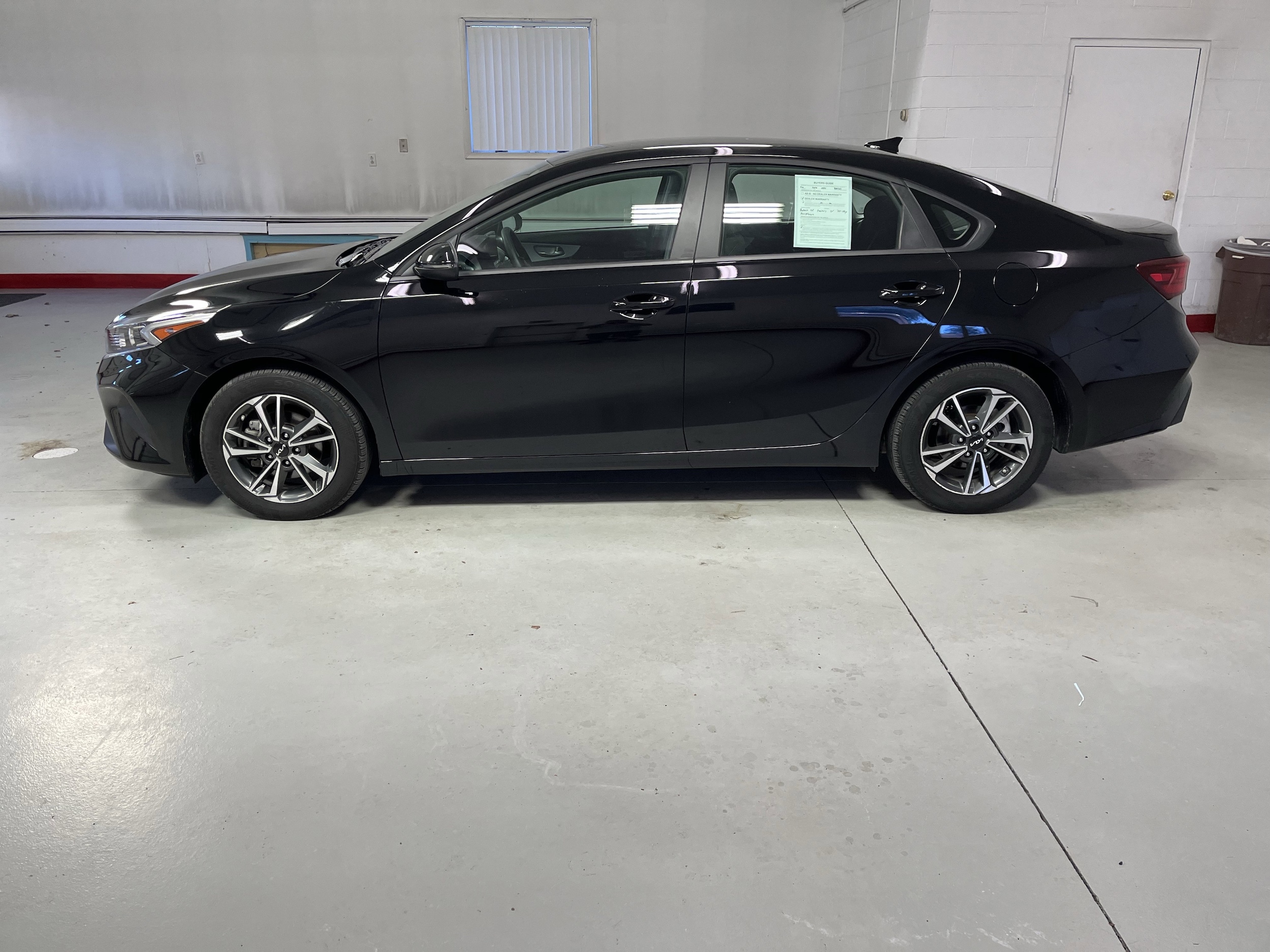 2024 Kia Forte LXS photo 3