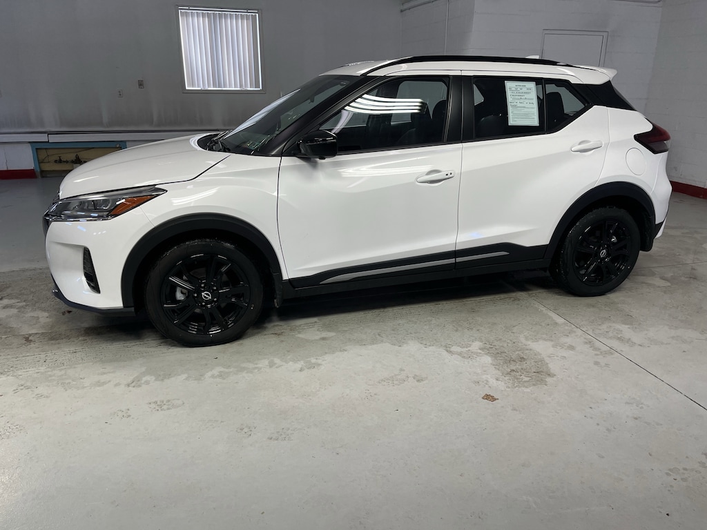 Used 2024 Nissan Kicks SR SUV