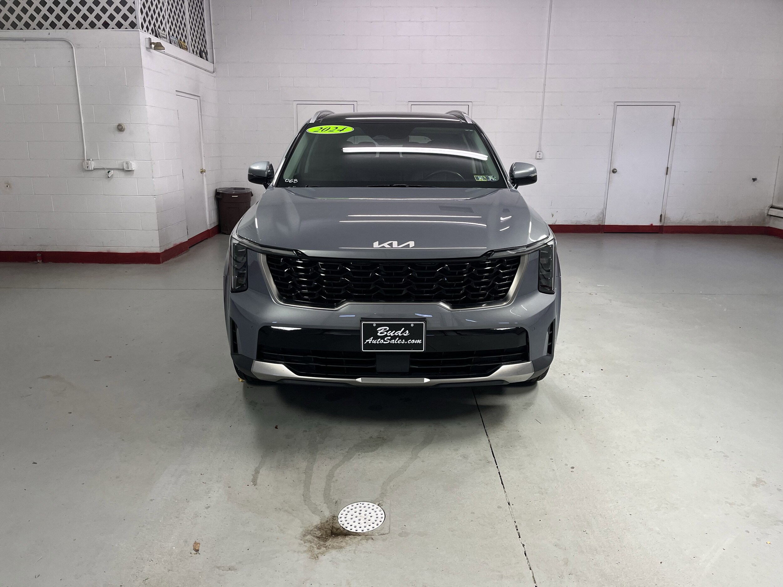 2024 Kia Sorento S photo 2