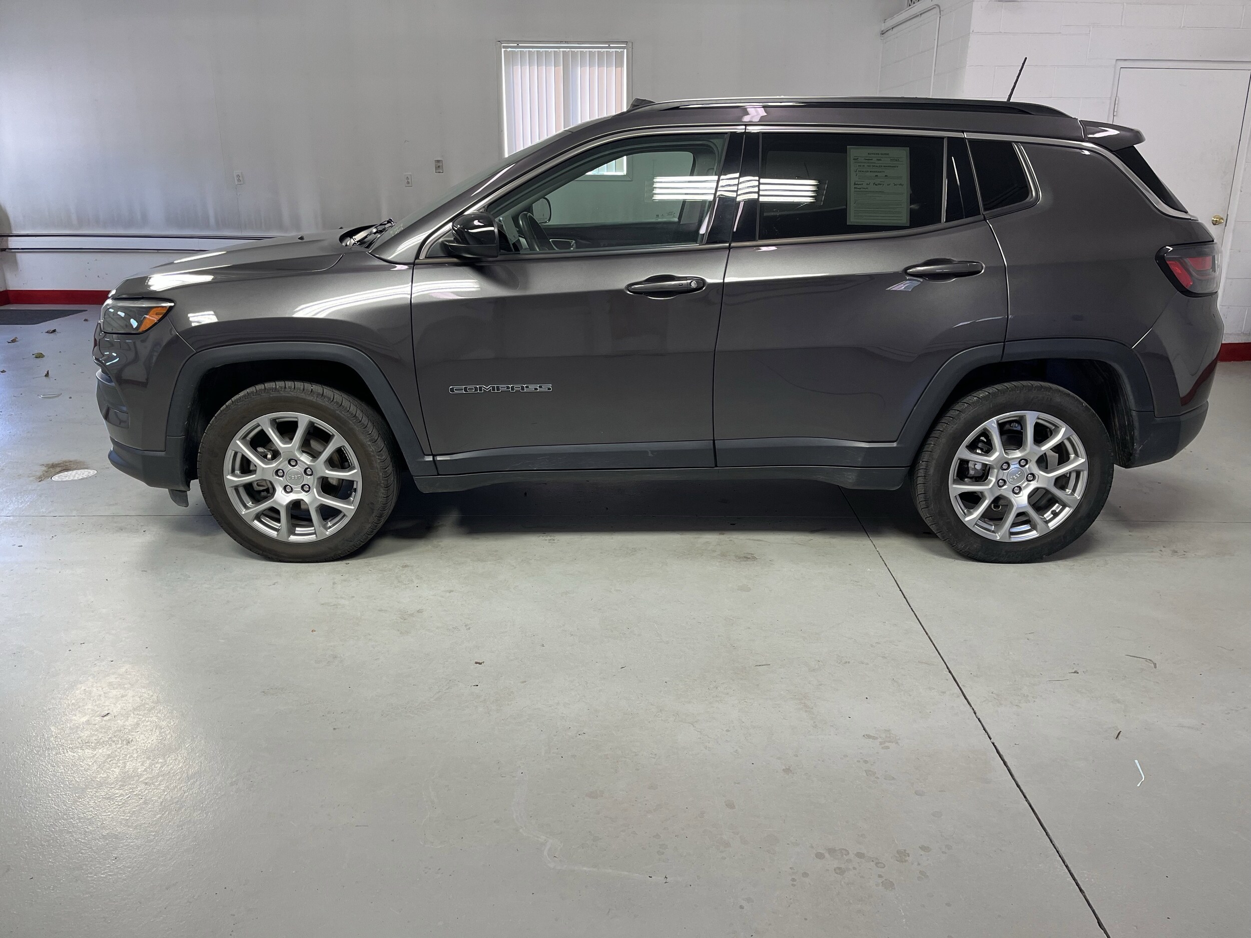 2022 Jeep Compass Latitude Lux photo 4