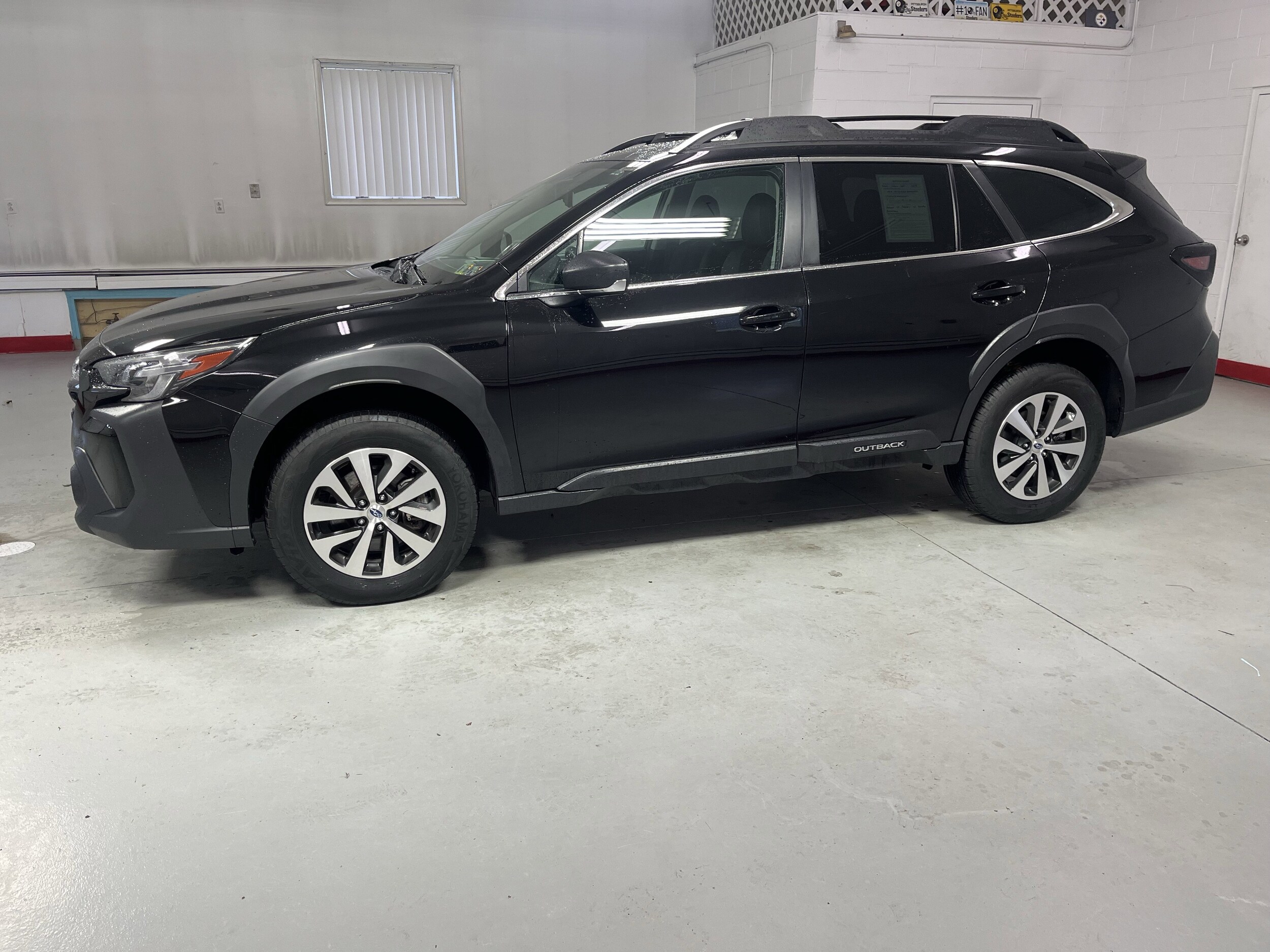 2025 Subaru Outback Base photo 3
