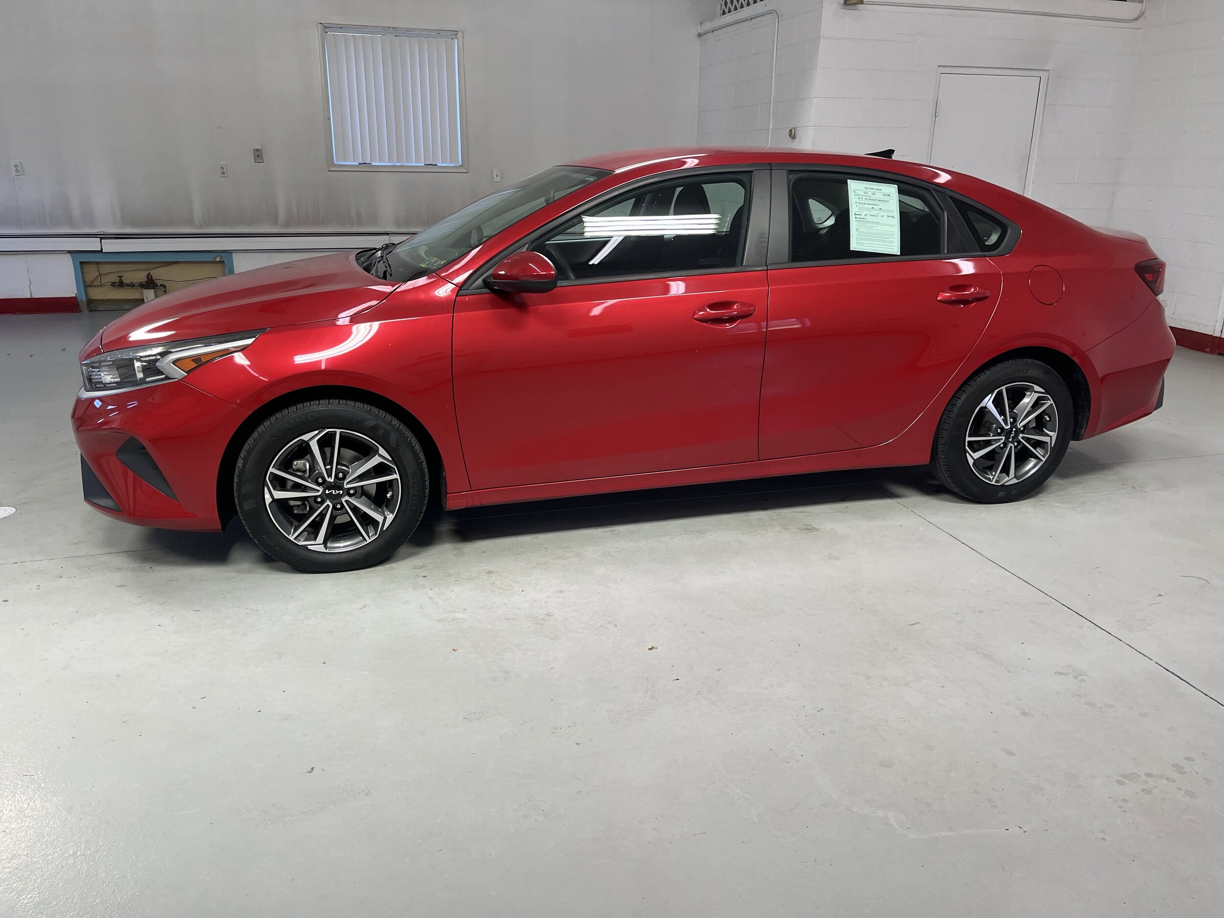 2023 Kia Forte LXS photo 3