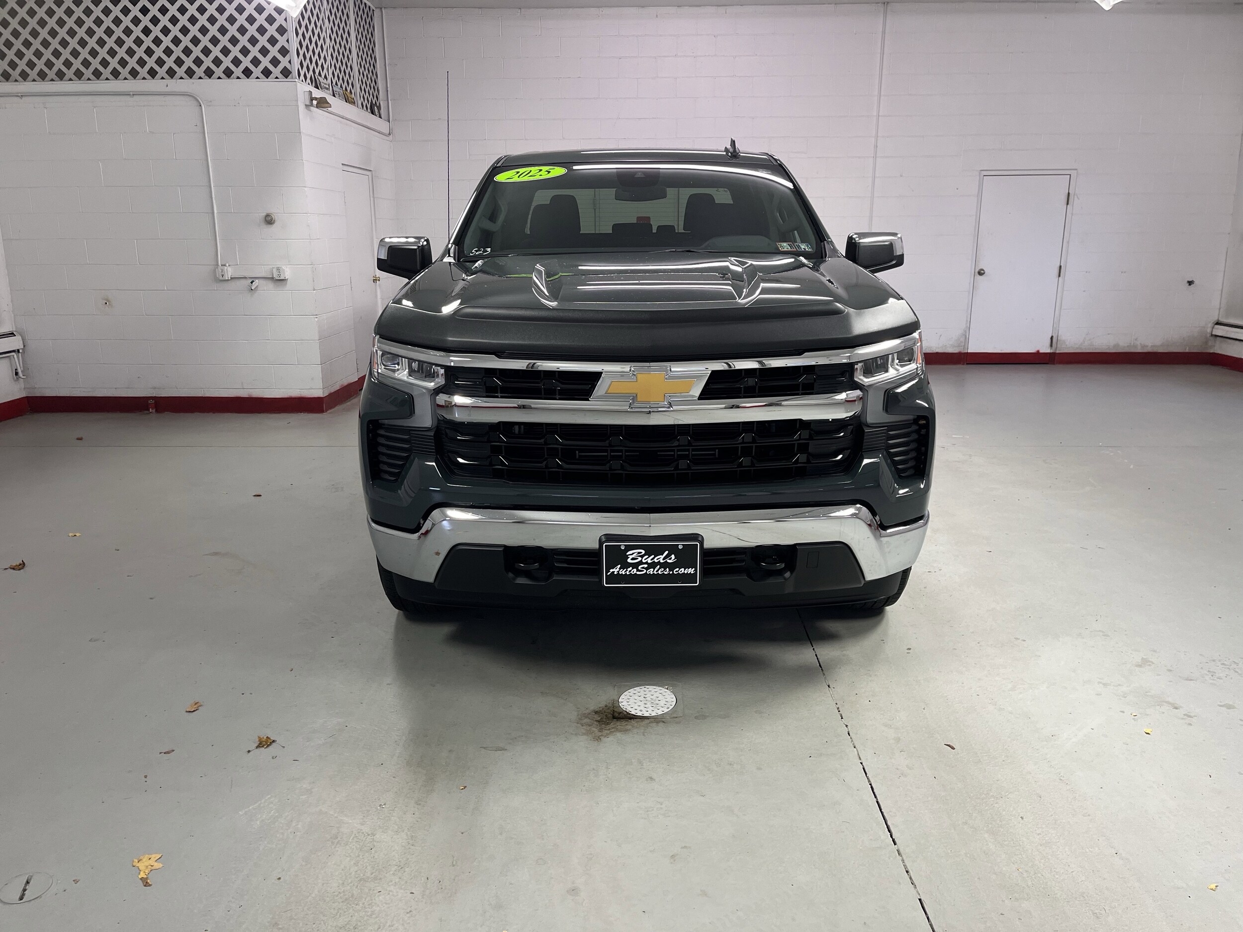 2025 Chevrolet Silverado 1500 LT photo 2