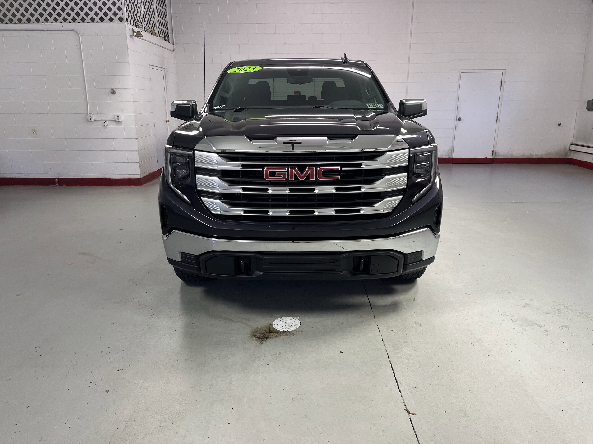 2023 Gmc Sierra 1500 SLE photo 2