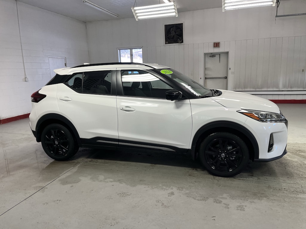 Used 2024 Nissan Kicks SR SUV