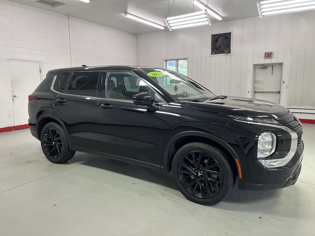 Used 2023 Mitsubishi Outlander SE Black Edition SUV