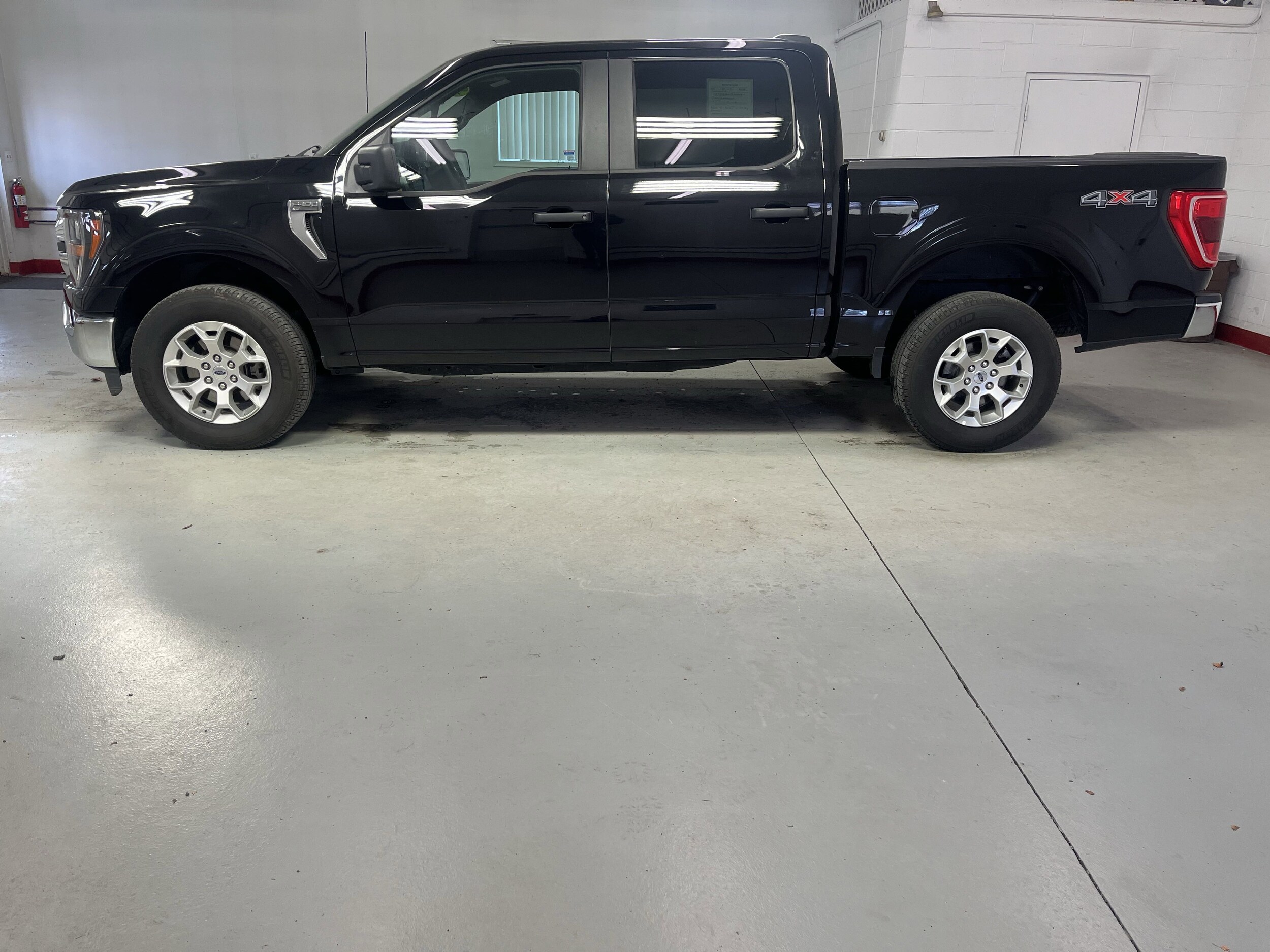 2023 Ford F-150 XLT photo 4