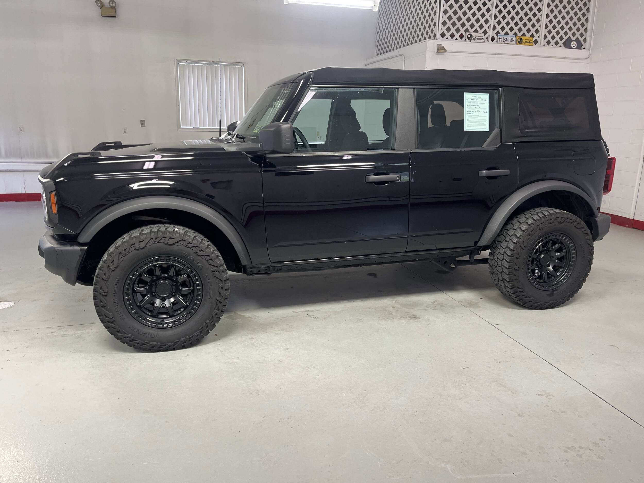 2022 Ford Bronco Base Big Bend Black Diamond Outer Banks photo 3