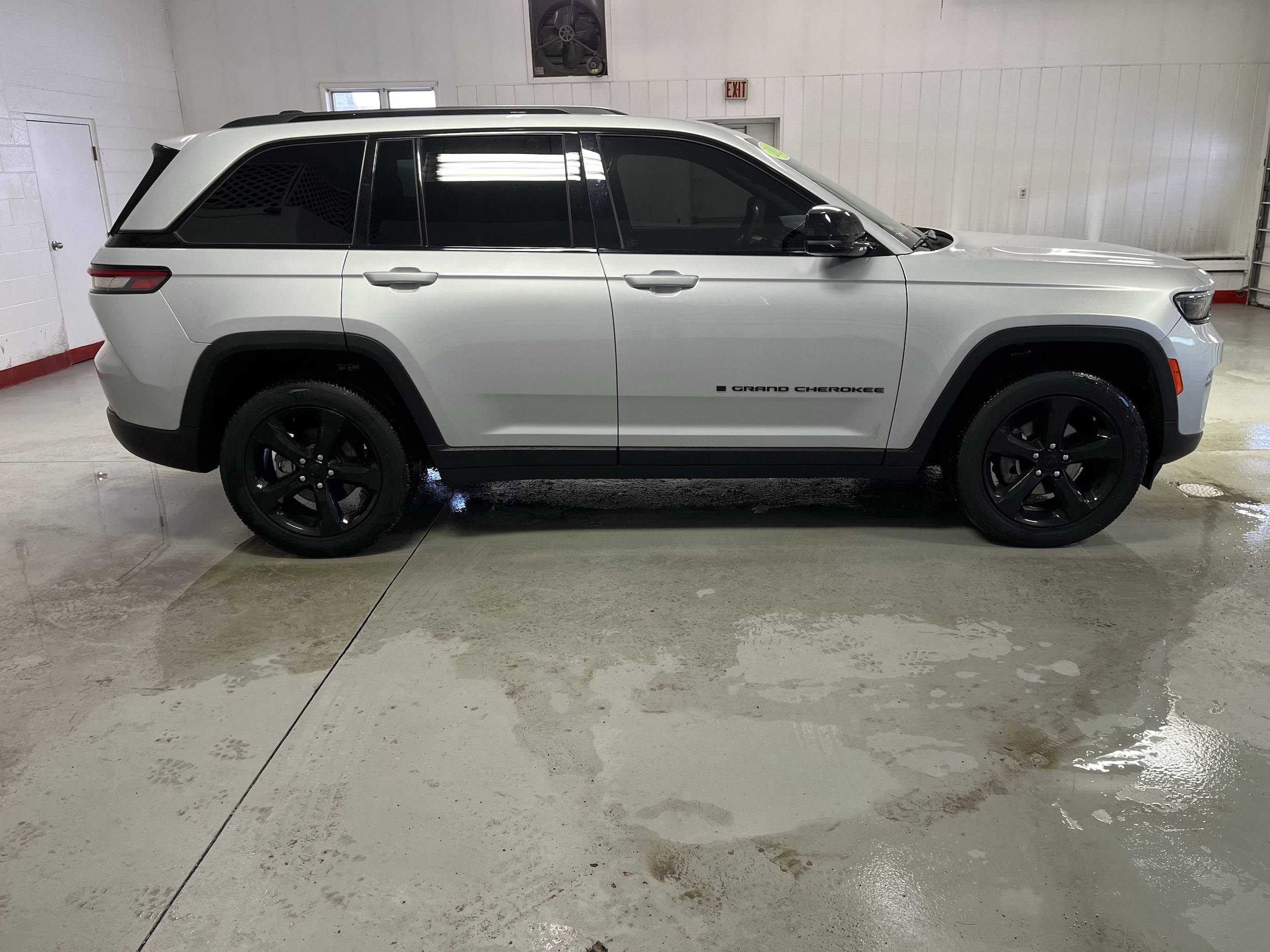 2023 Jeep Grand Cherokee Altitude - Photo 7