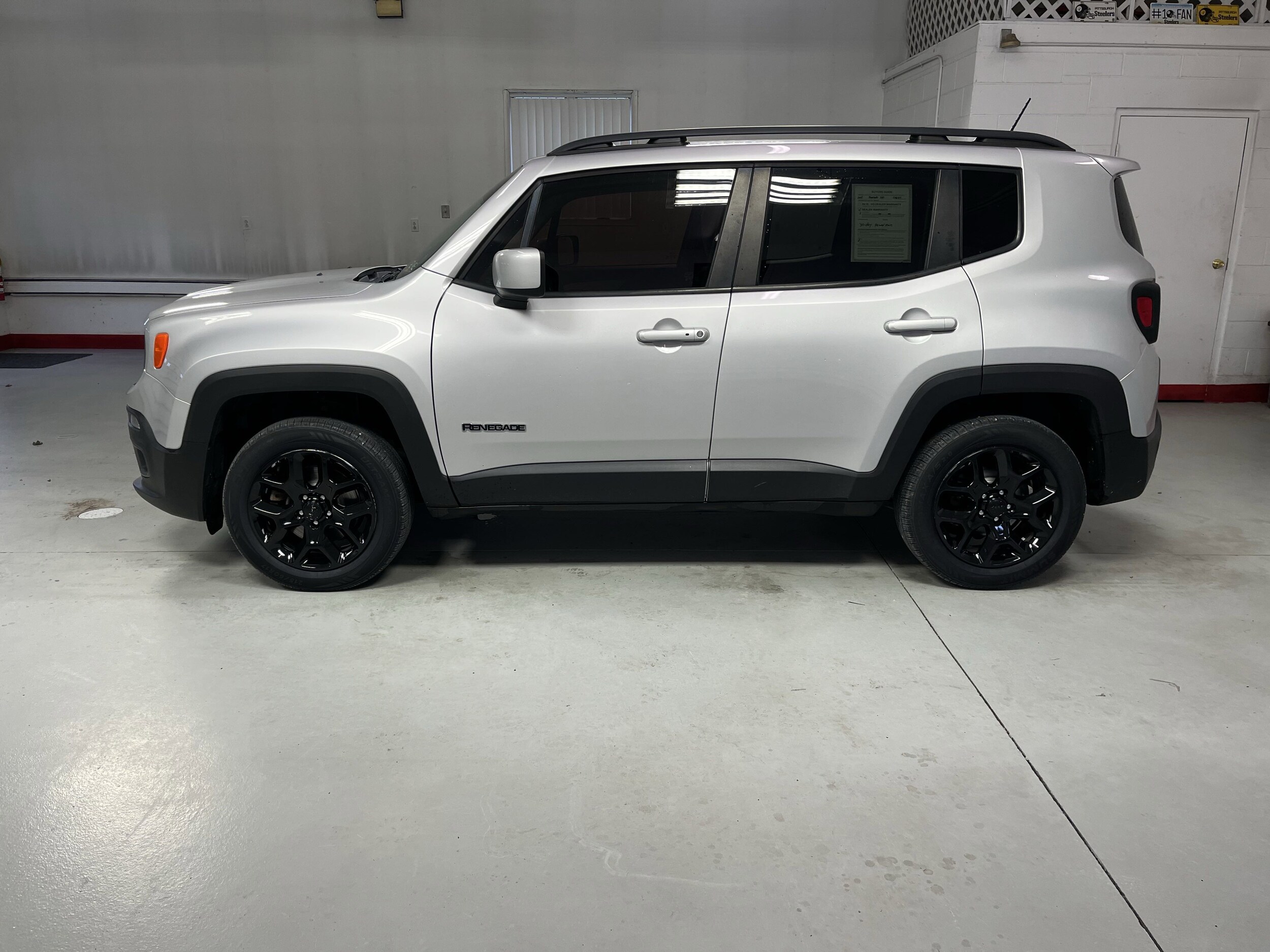 2017 Jeep Renegade Latitude North Edition photo 2