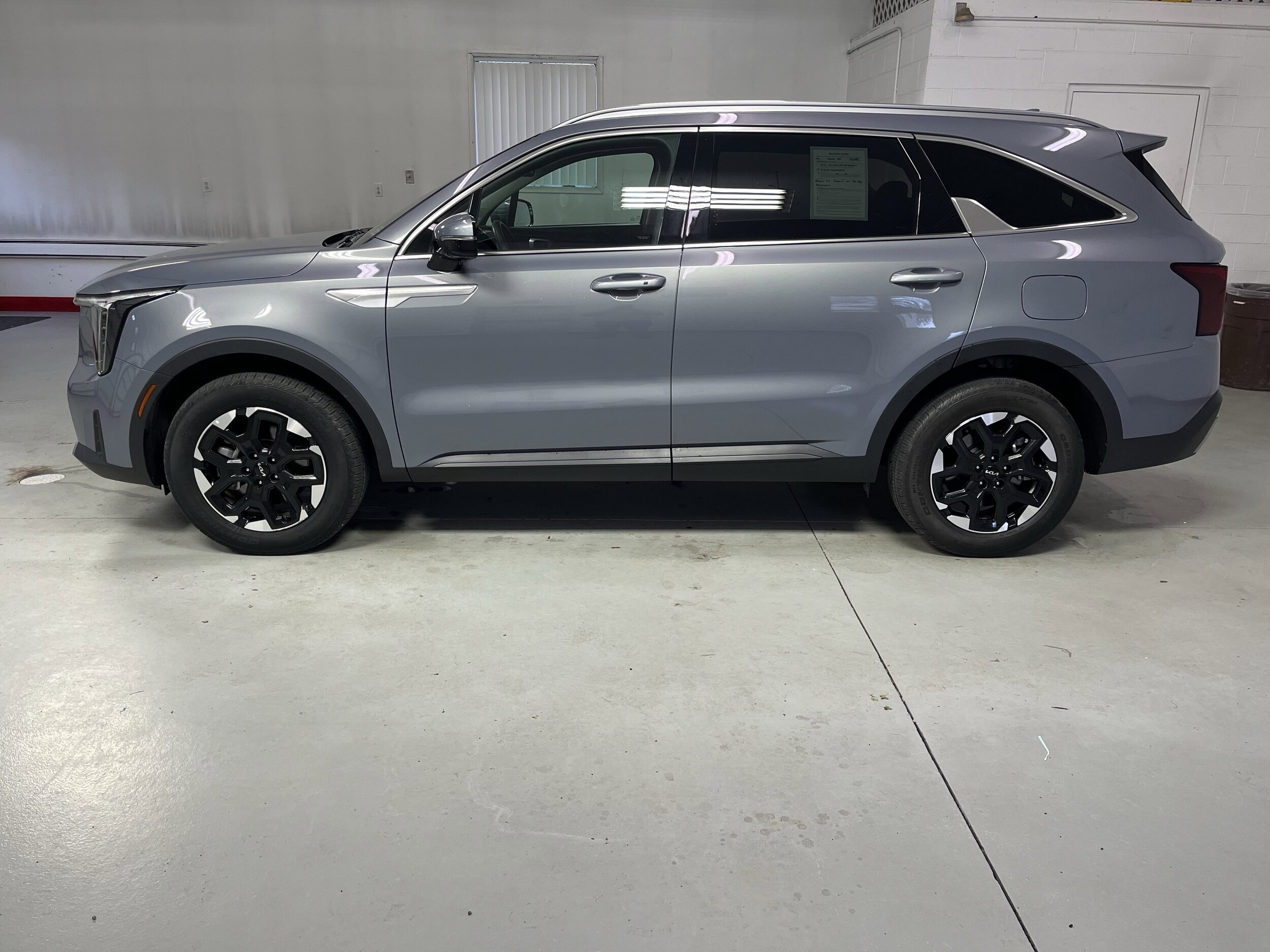 2024 Kia Sorento S photo 4