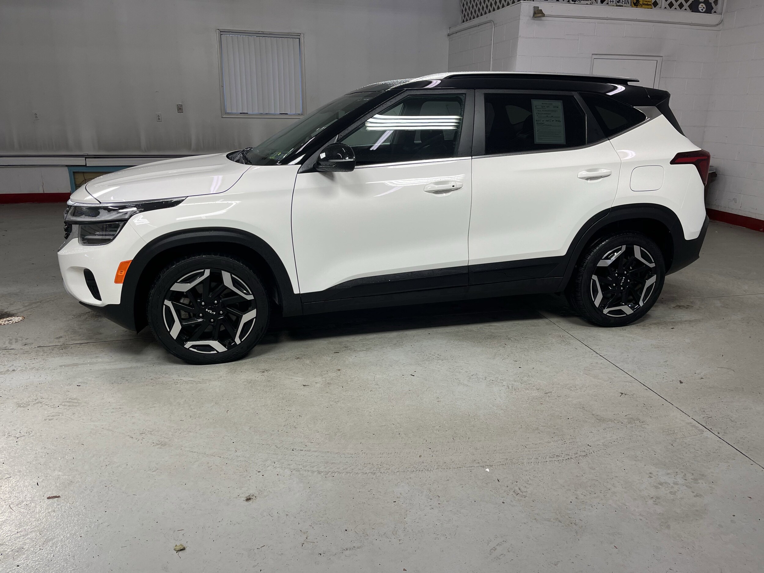 2024 Kia Seltos SX photo 3