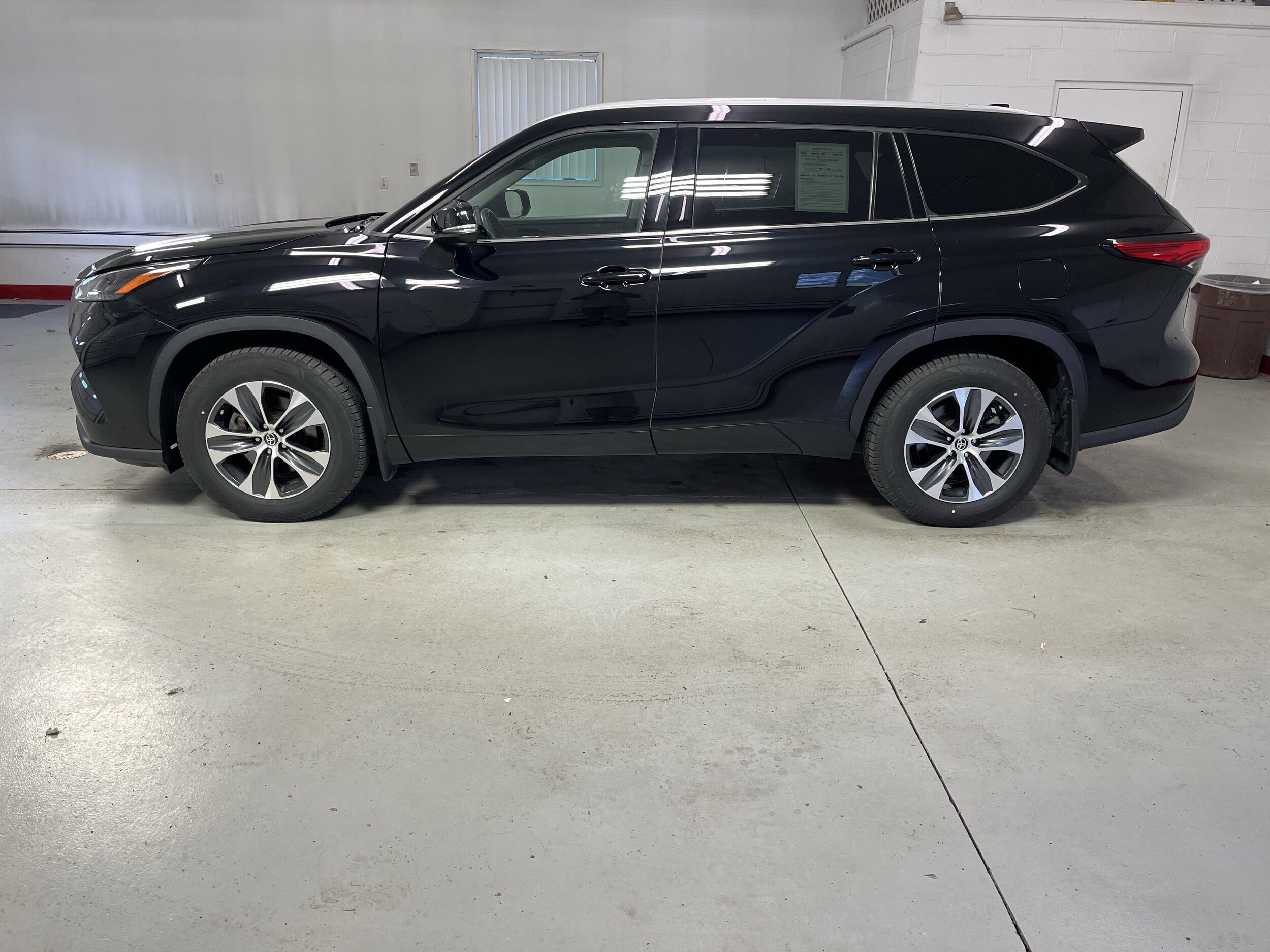 2022 Toyota Highlander XLE photo 4