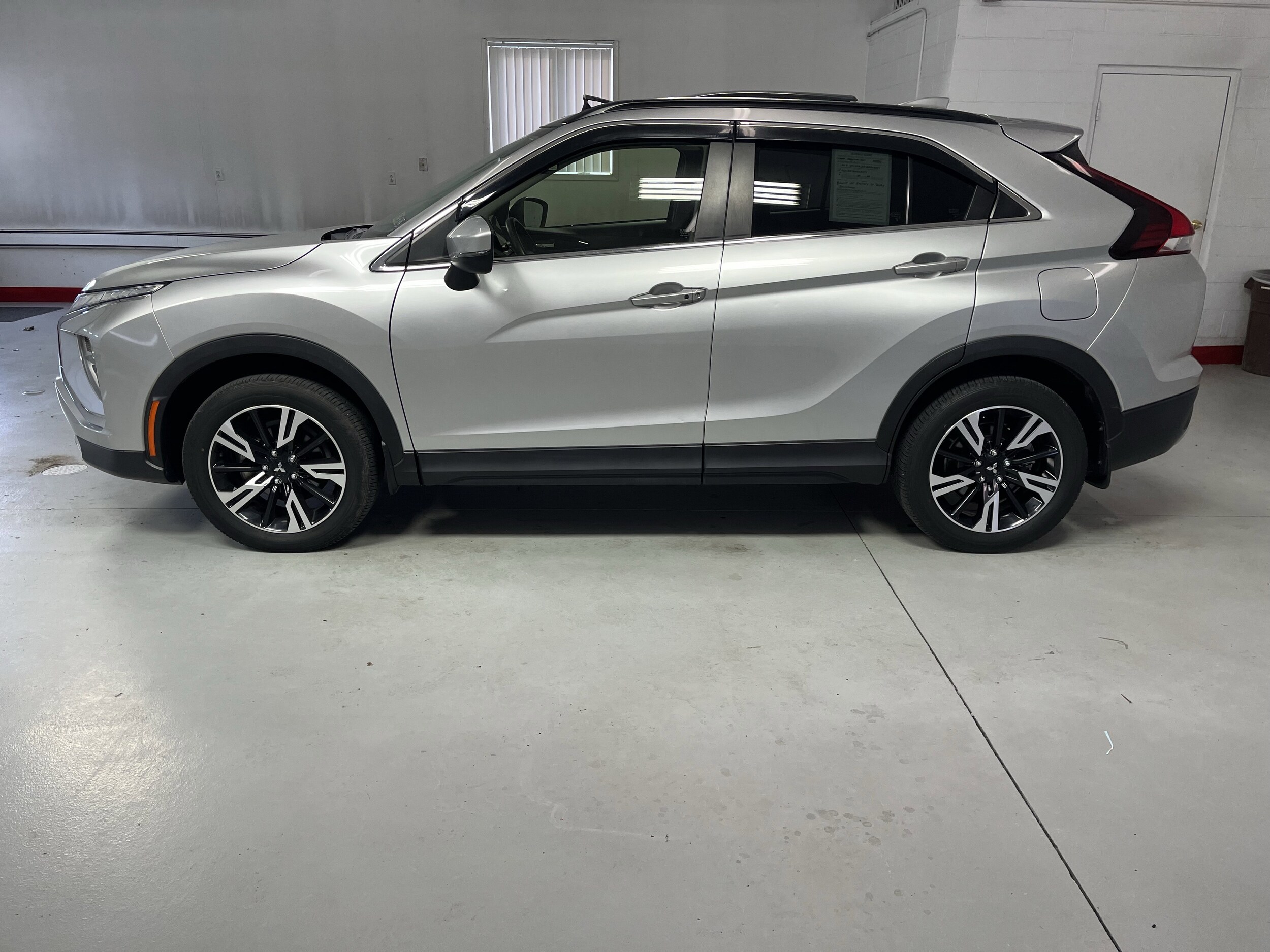 2023 Mitsubishi Eclipse Cross SE photo 2