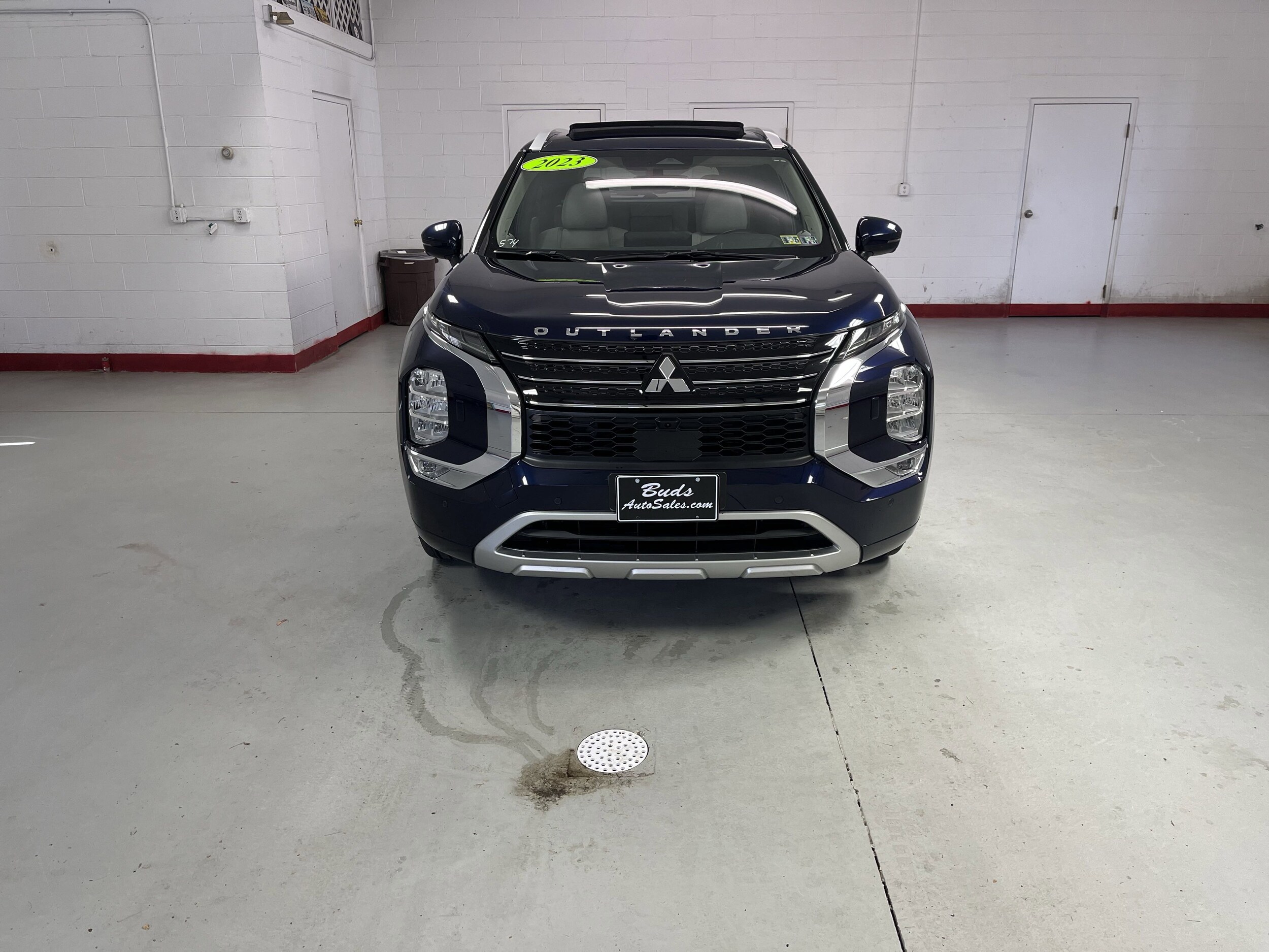 2023 Mitsubishi Outlander PHEV SEL photo 2