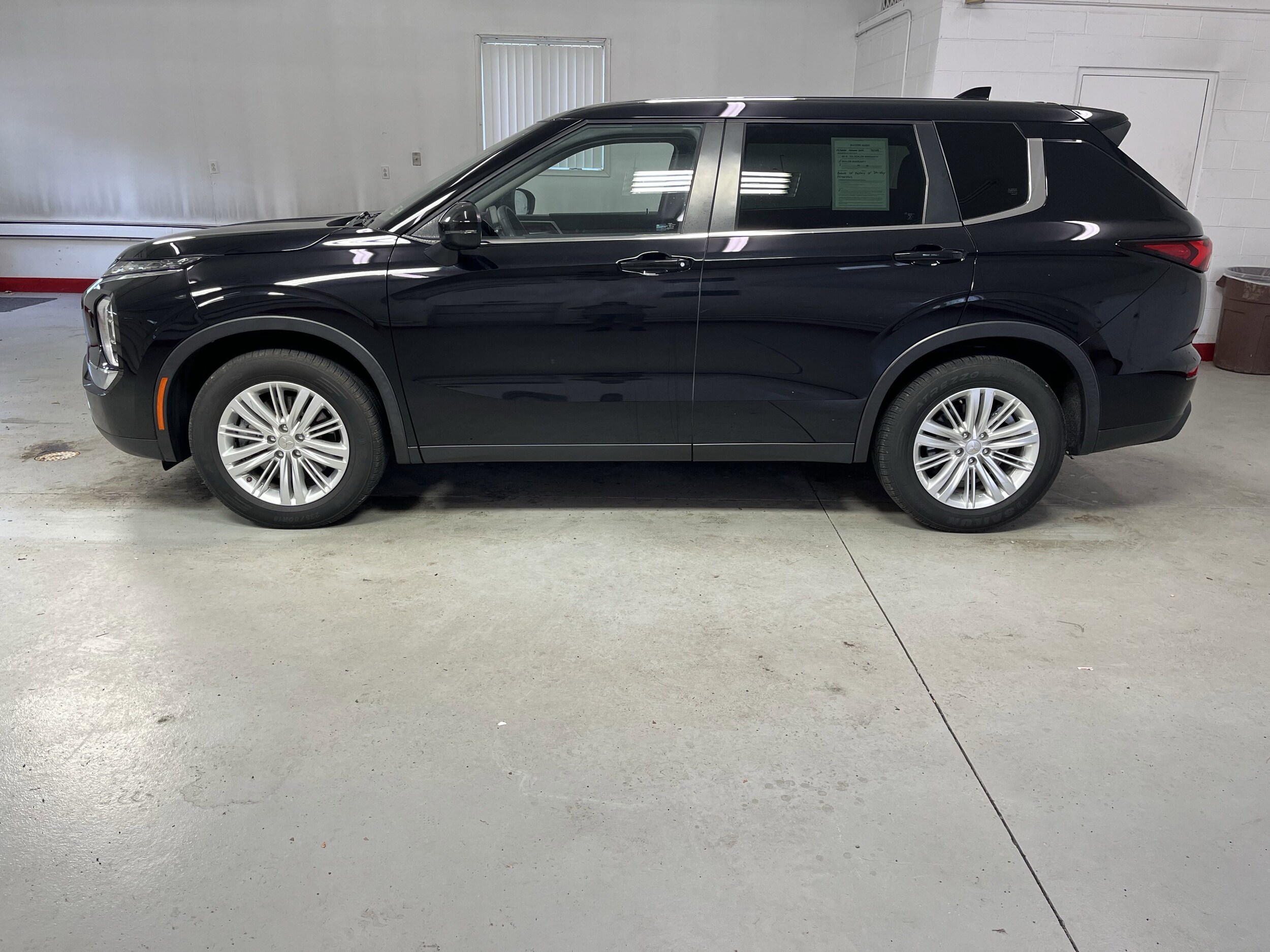 2022 Mitsubishi Outlander ES photo 4