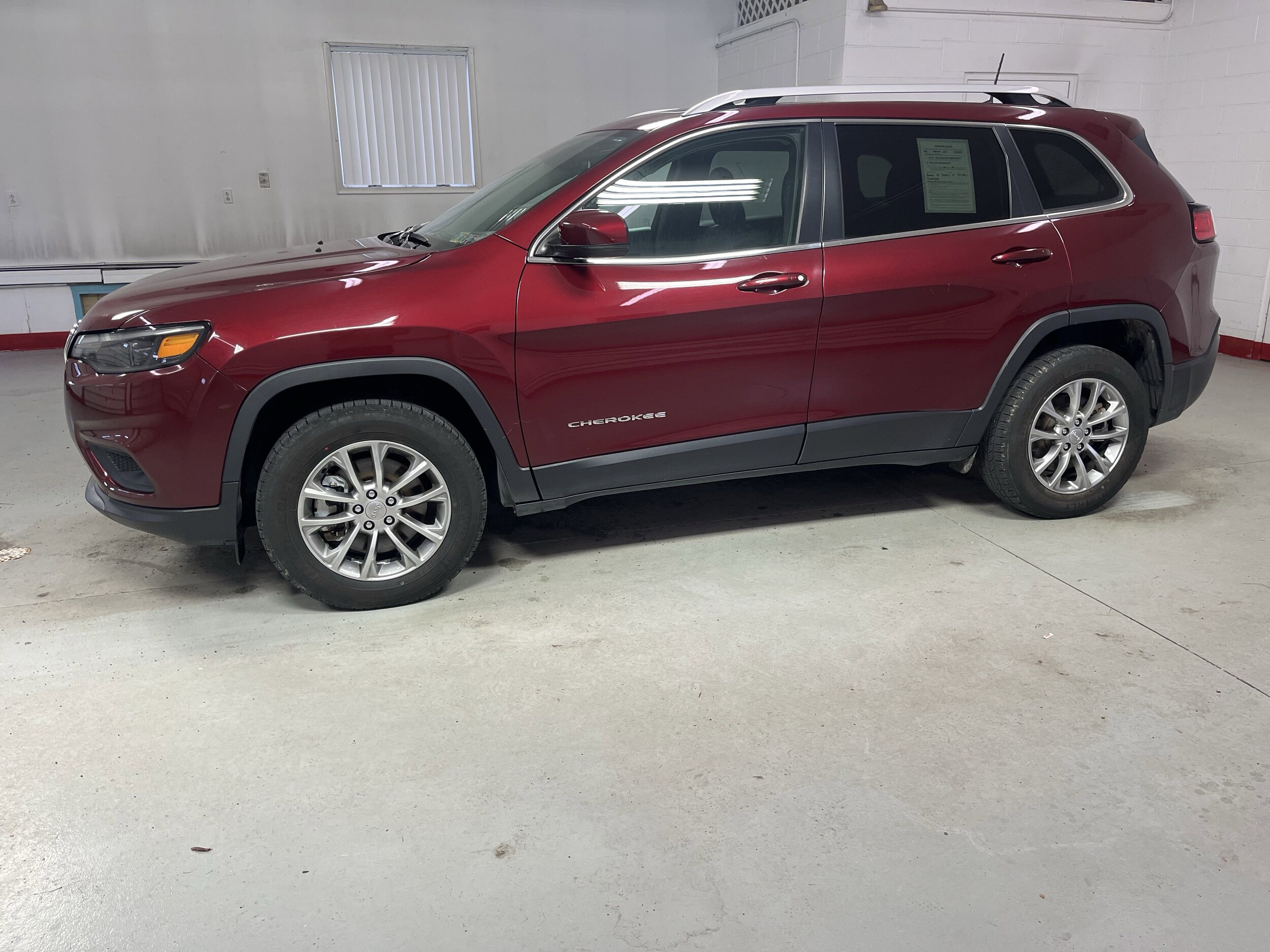 2021 Jeep Cherokee Latitude Lux photo 3