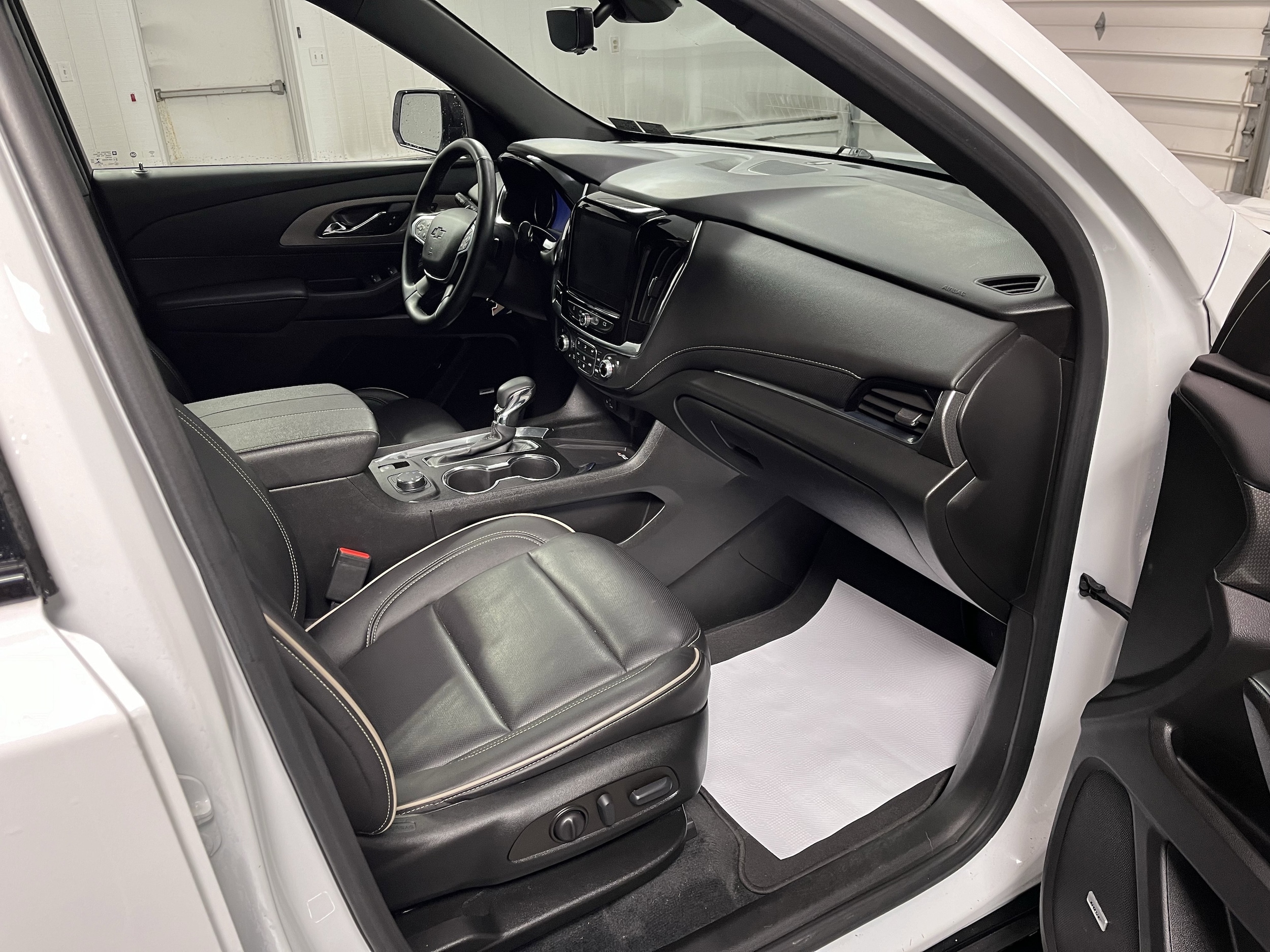 2023 Chevrolet Traverse Premier - Photo 12