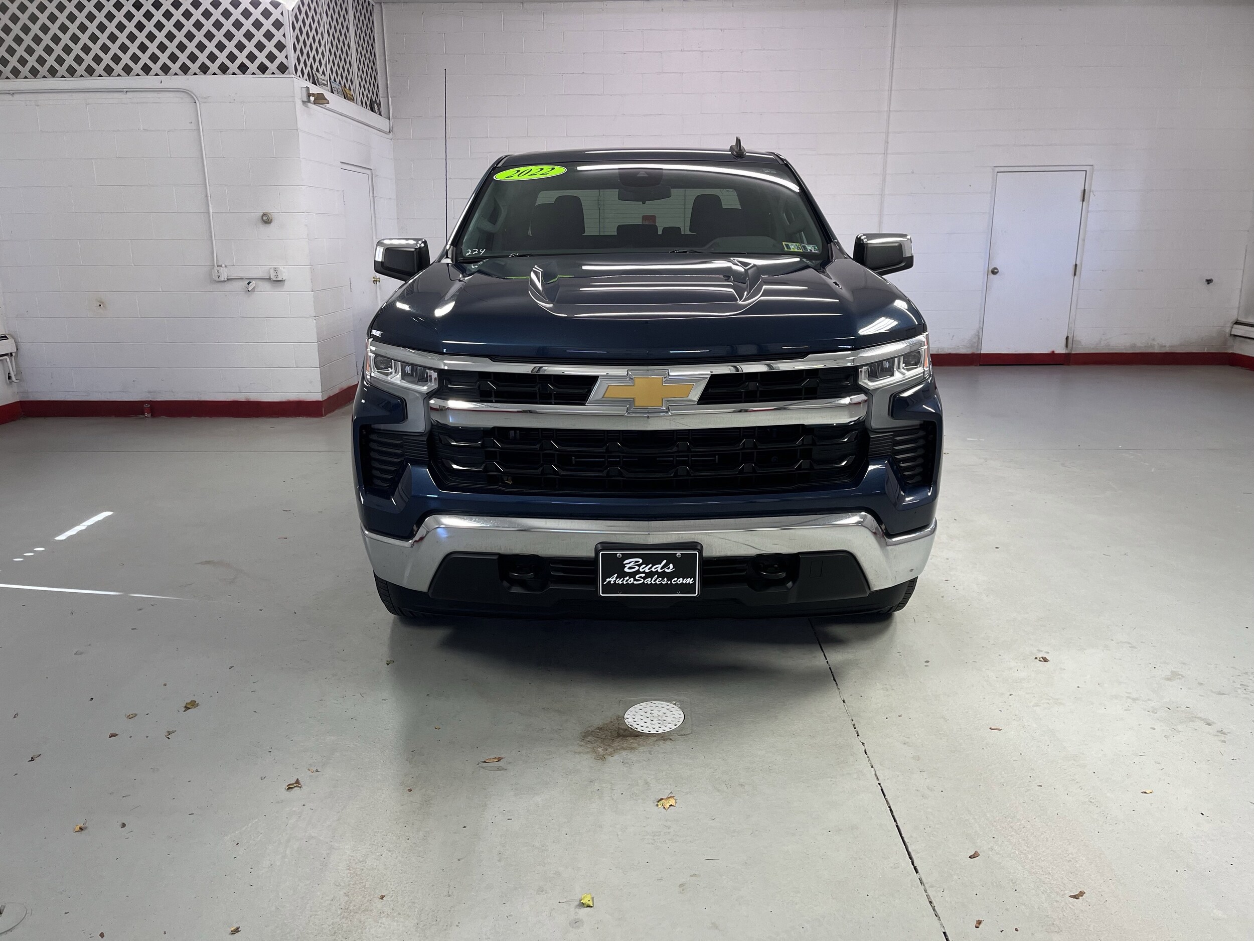 2022 Chevrolet Silverado 1500 LT photo 2