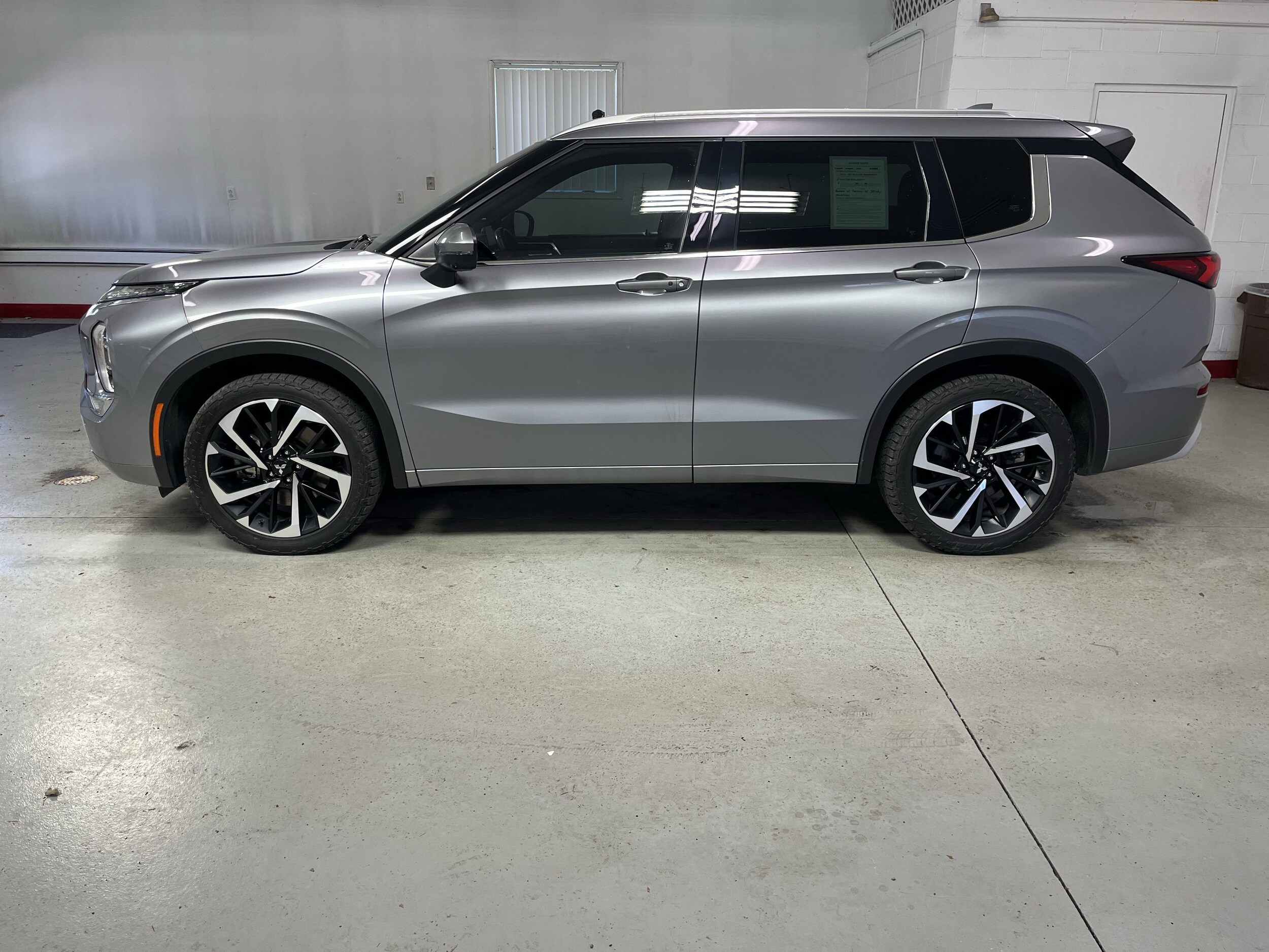 2022 Mitsubishi Outlander SEL Launch Edition photo 4
