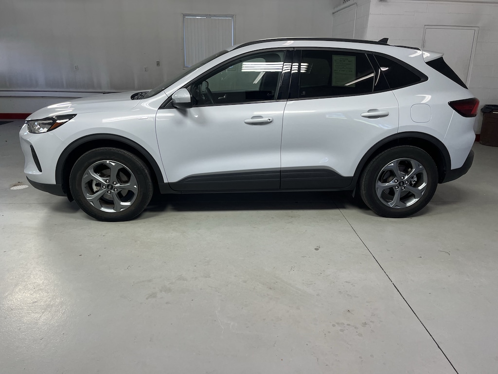 Used 2025 Ford Escape ST-Line Select SUV