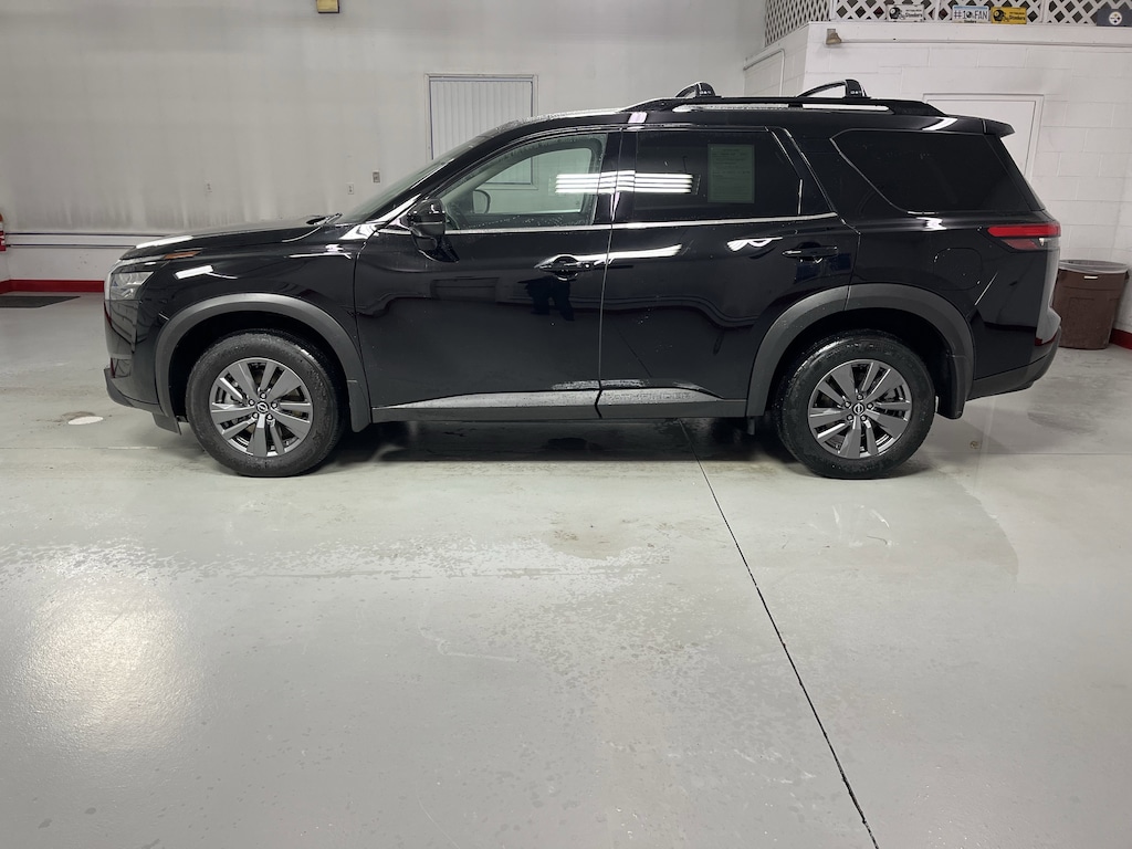 Used 2025 Nissan Pathfinder SV SUV
